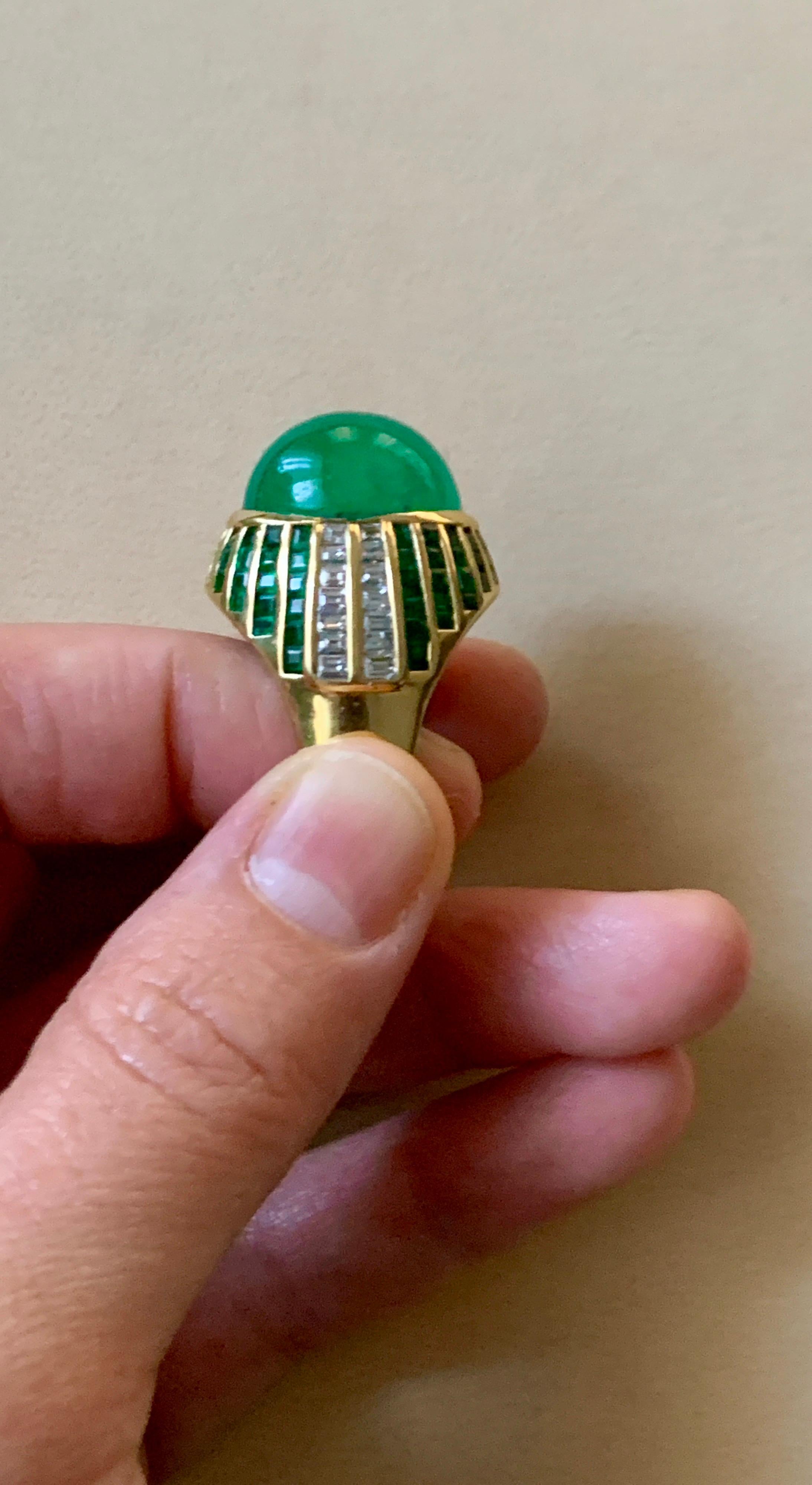 30 Carat Cabochon Colombian Emerald & Diamond 18 Karat Yellow Gold Cocktail Ring For Sale 8