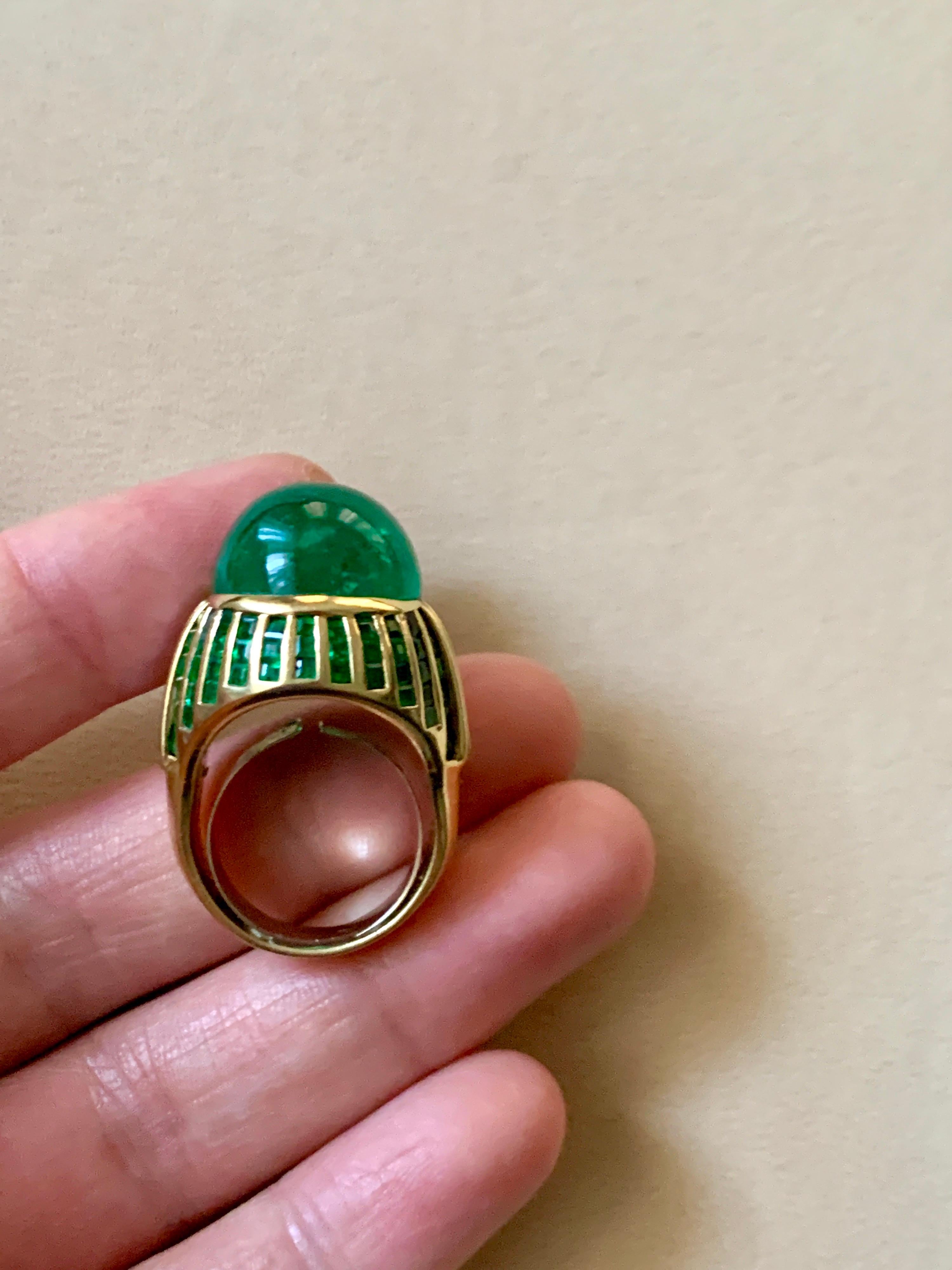 30 Carat Cabochon Colombian Emerald & Diamond 18 Karat Yellow Gold Cocktail Ring For Sale 7