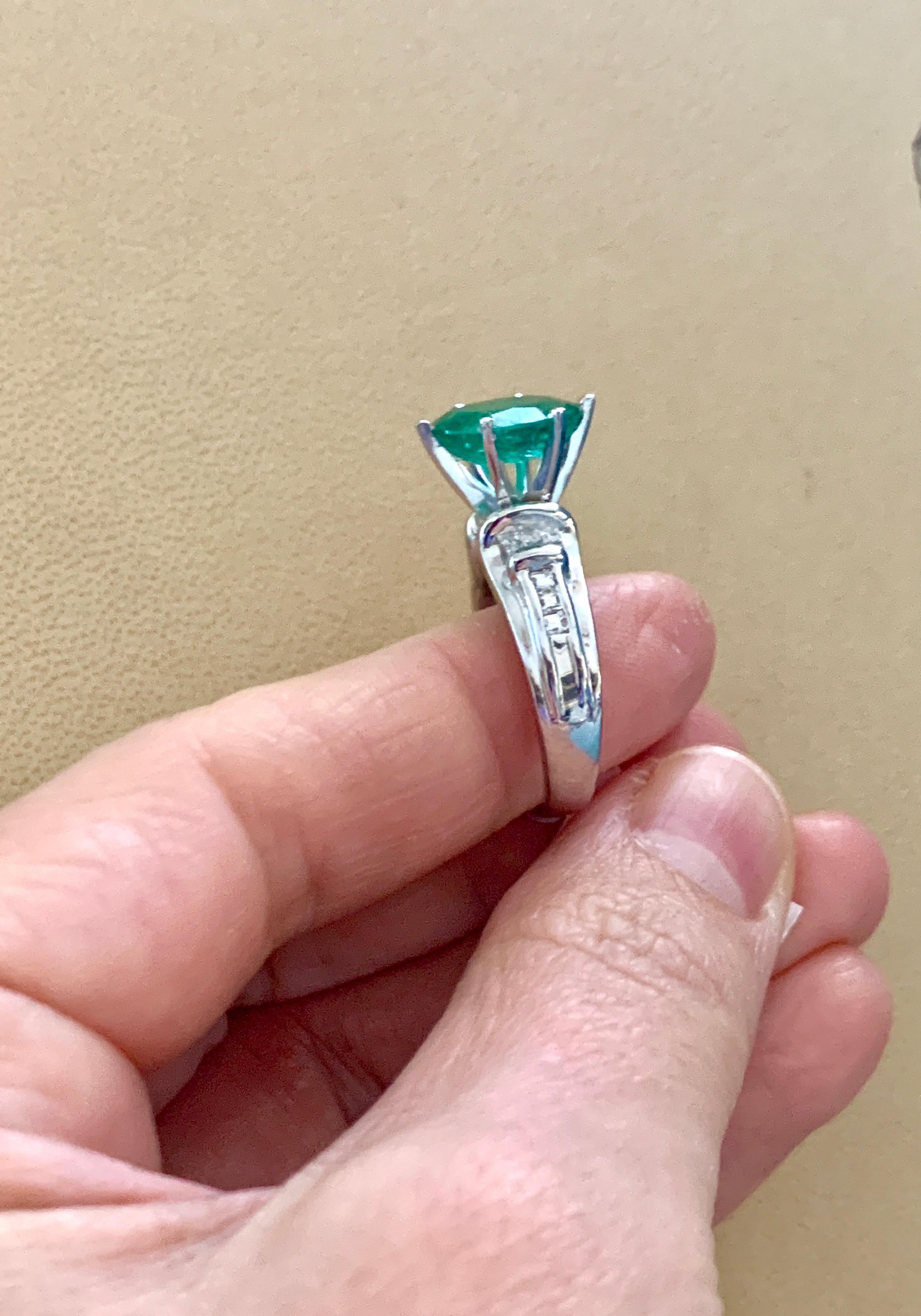 5.5 Carat Oval Cut Emerald and Diamond in 18 Karat/Platinum Two-Tone Ring Estate For Sale 15