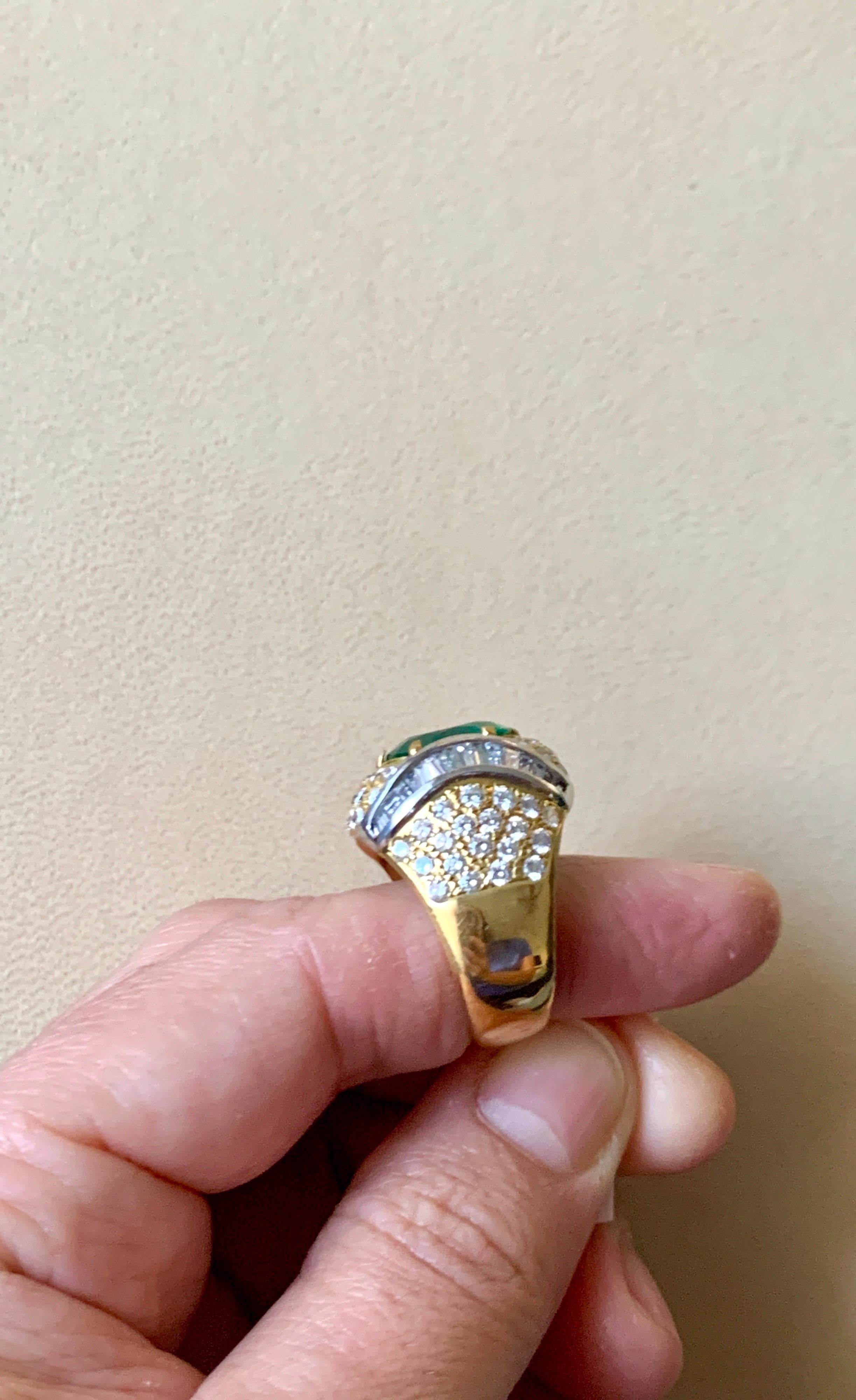 7 Carat Round Colombian Emerald and Diamond 18 Karat Gold Ring, Estate, Unisex For Sale 5