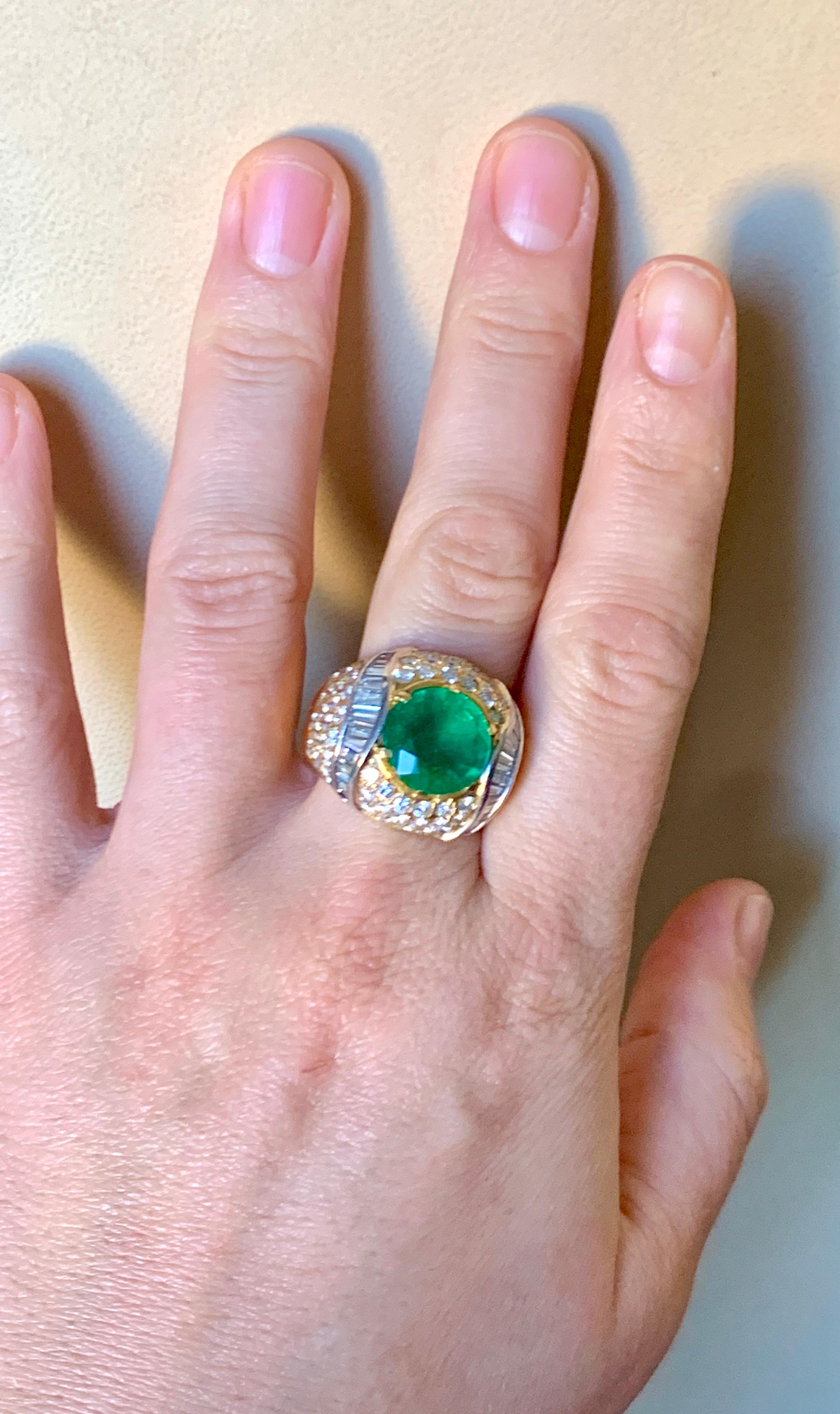 7 Carat Round Colombian Emerald and Diamond 18 Karat Gold Ring, Estate, Unisex For Sale 8