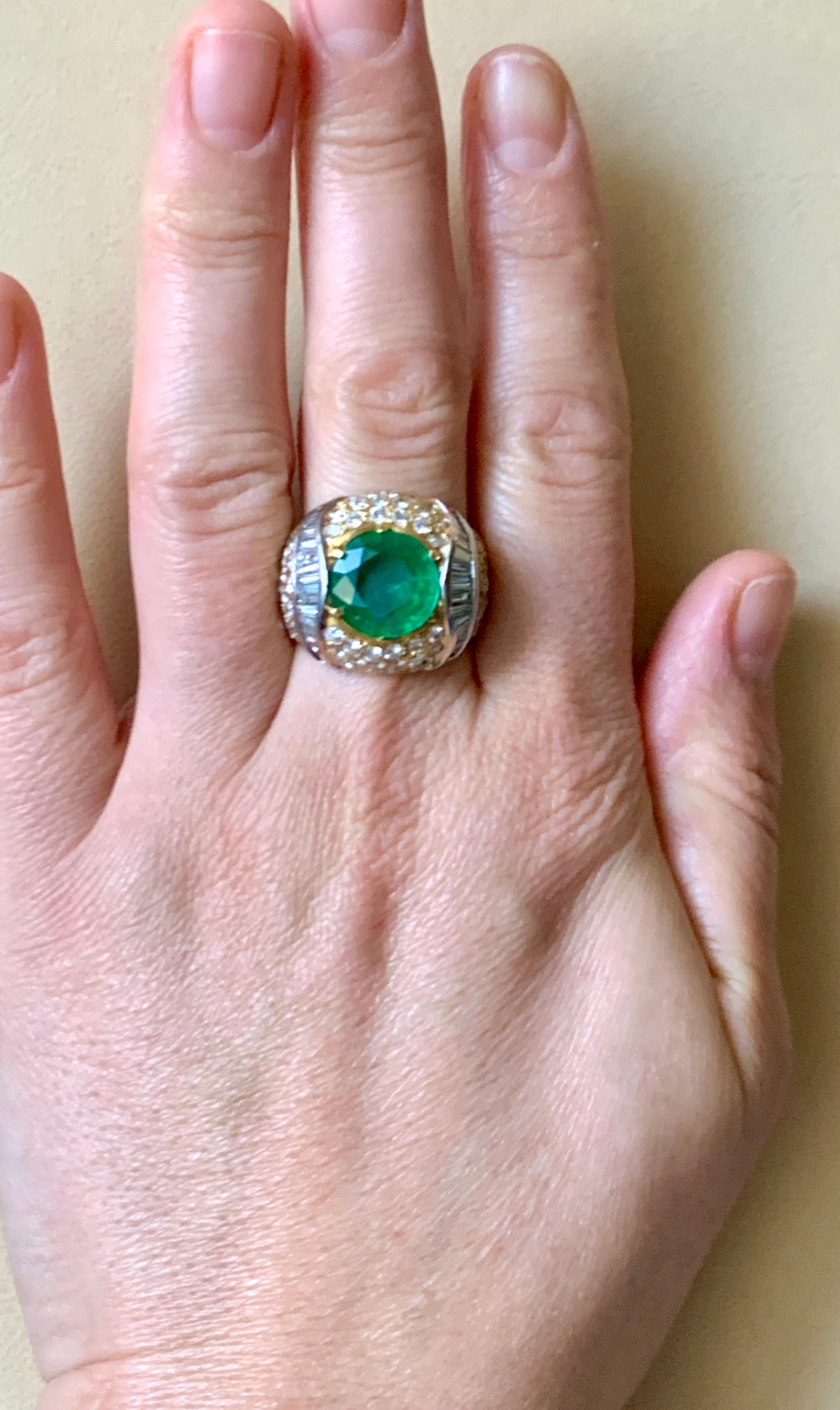 7 Carat Round Colombian Emerald and Diamond 18 Karat Gold Ring, Estate, Unisex For Sale 9