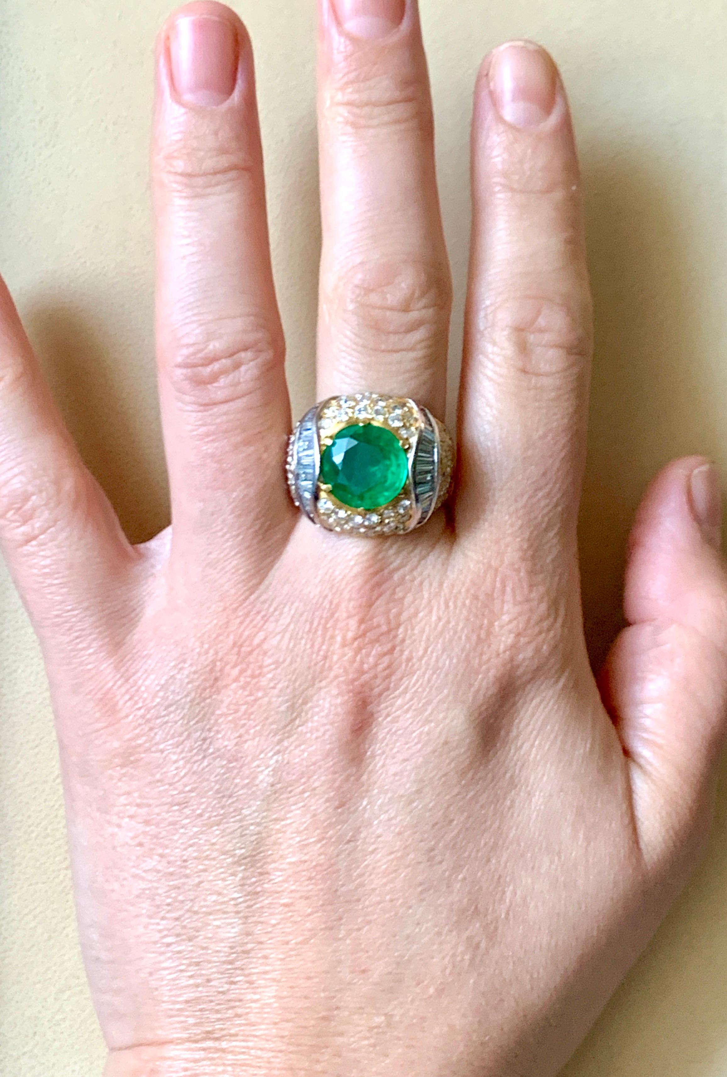 7 Carat Round Colombian Emerald and Diamond 18 Karat Gold Ring, Estate, Unisex For Sale 10