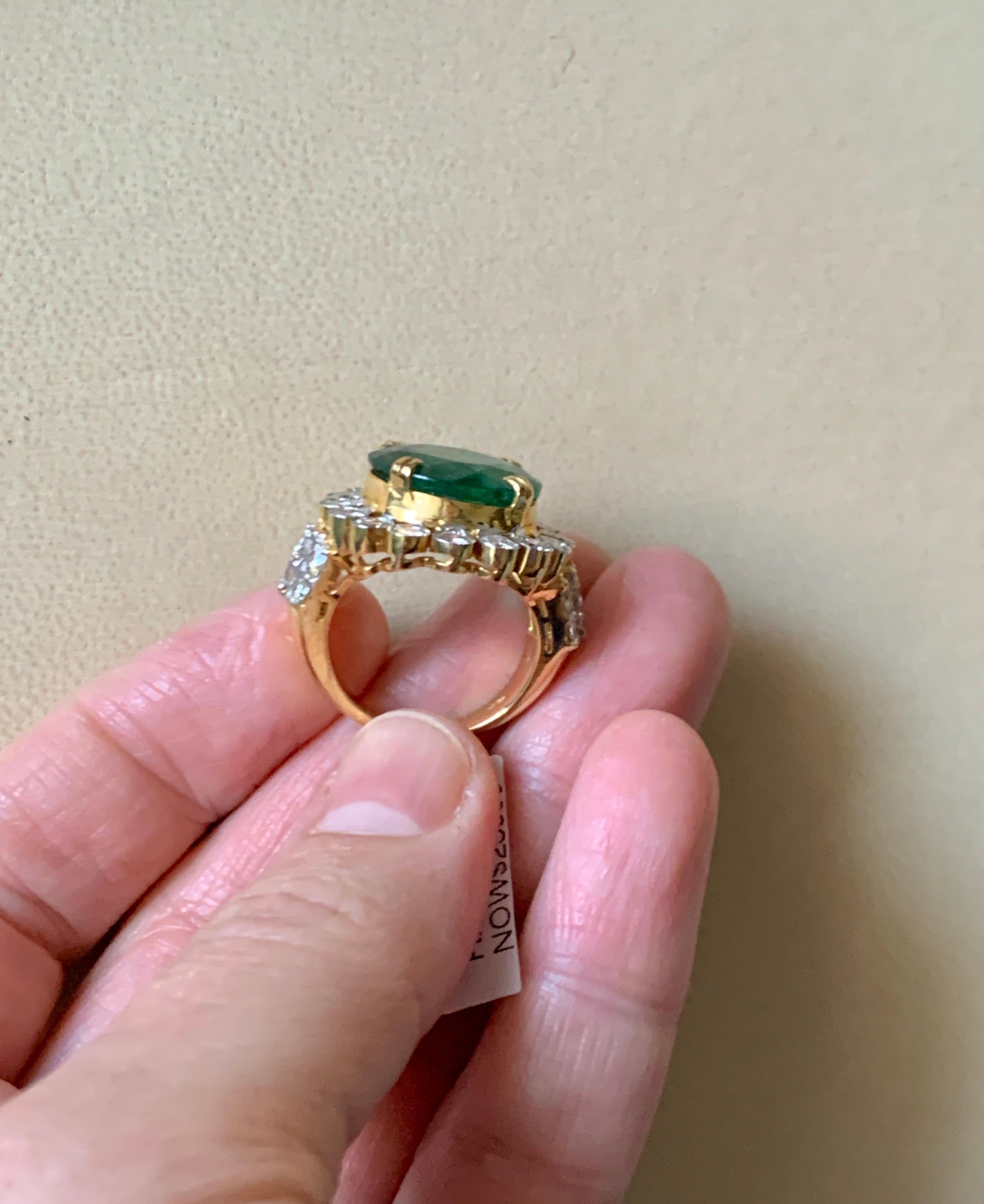 9.8 Carat Round Colombian Emerald and Diamond 18 Karat Gold Ring, Estate For Sale 2
