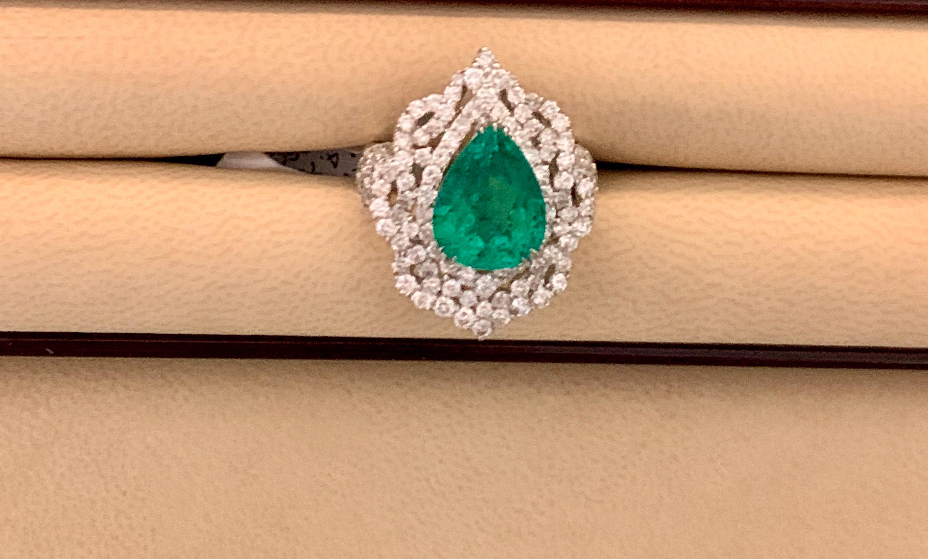 4.75 Carat Pear Cut Colombian Emerald & Diamond 18 Karat Gold Ring Estate Size 7 For Sale 3