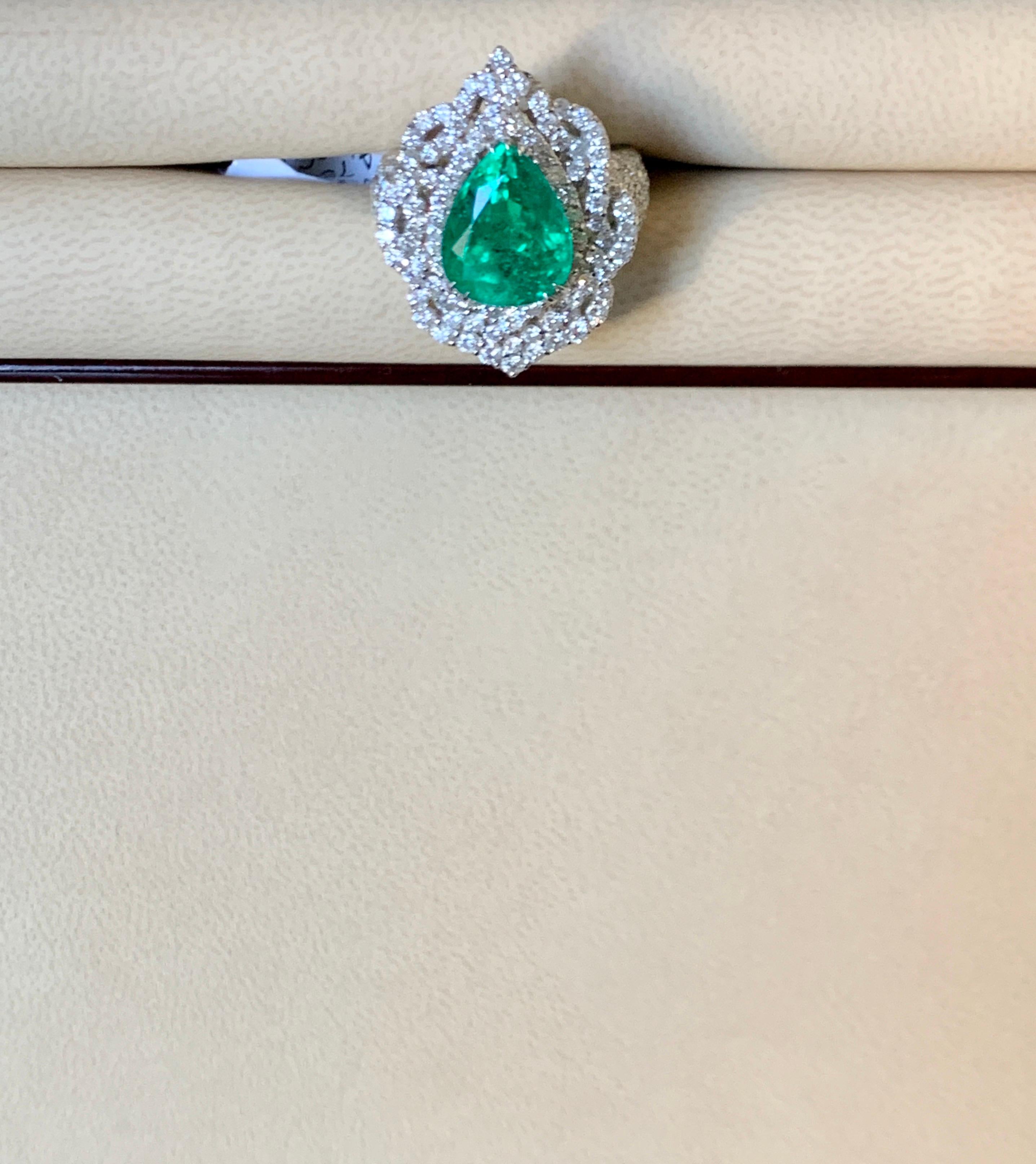 4.75 Carat Pear Cut Colombian Emerald & Diamond 18 Karat Gold Ring Estate Size 7 For Sale 2