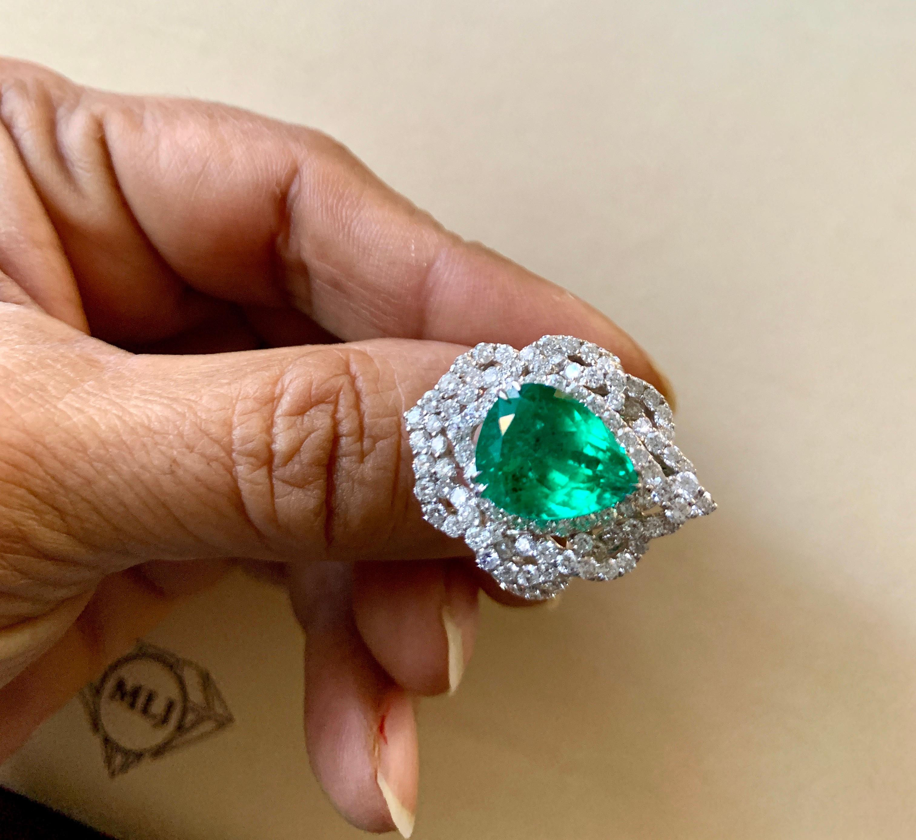4.75 Carat Pear Cut Colombian Emerald & Diamond 18 Karat Gold Ring Estate Size 7 For Sale 4