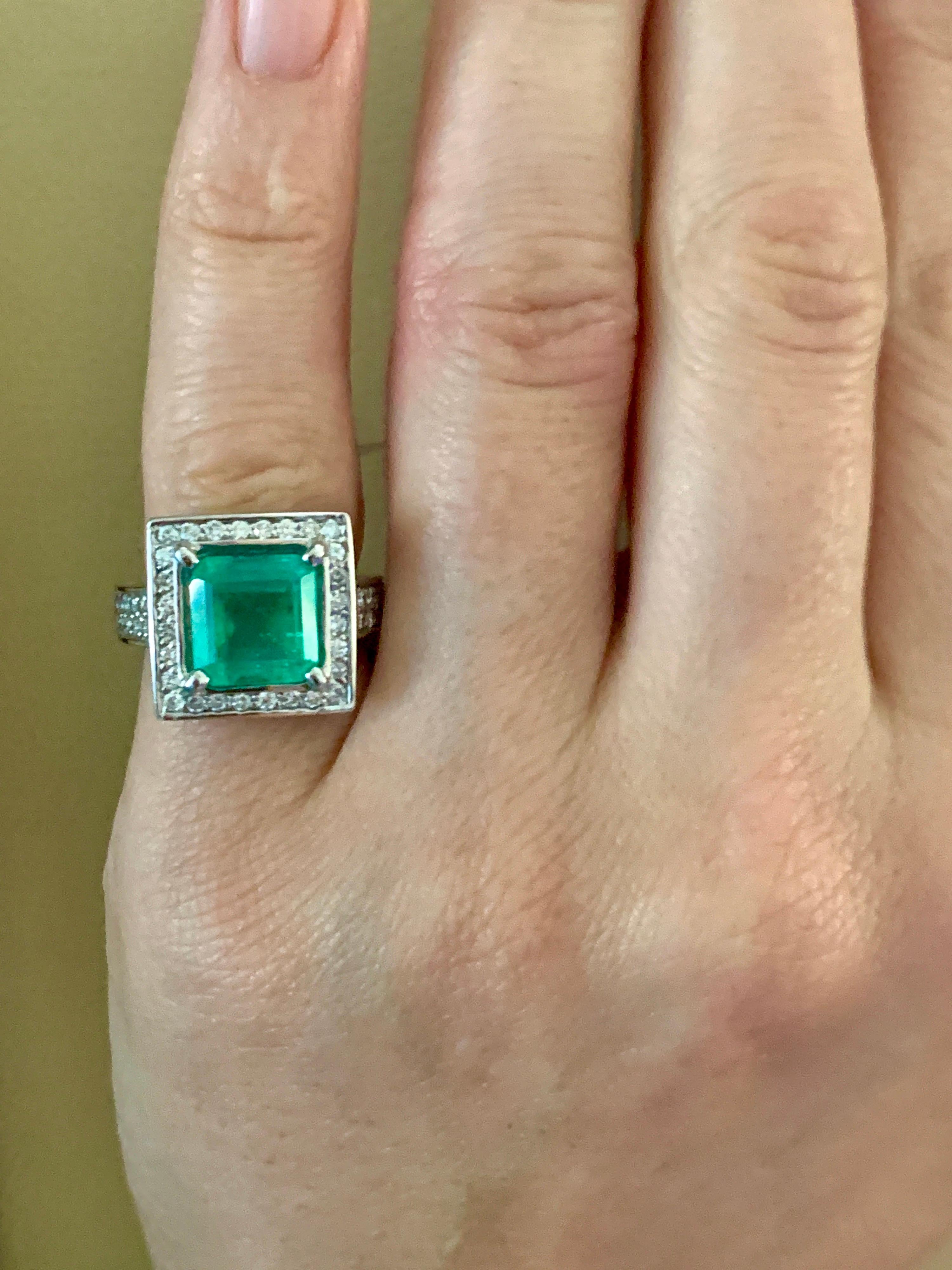 4 Carat Emerald Cut Colombian Emerald and Diamond Ring 14 Karat Gold Estate For Sale 4