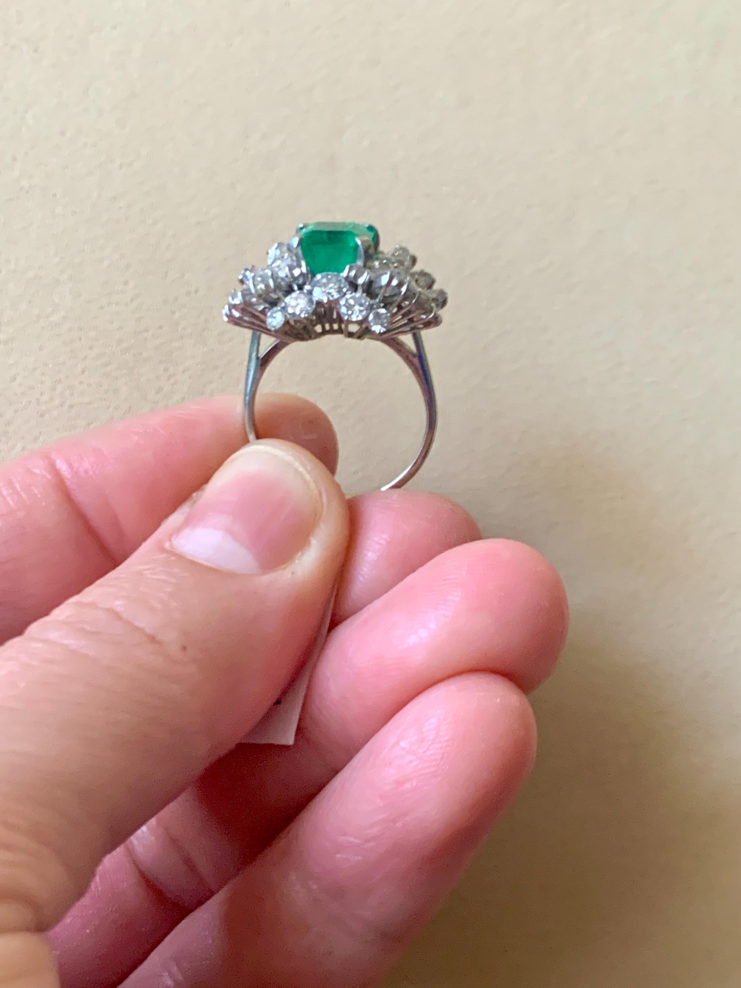 2.5 Carat Emerald Cut Colombian Emerald and Diamond 18 Karat Gold Ring Estate For Sale 1