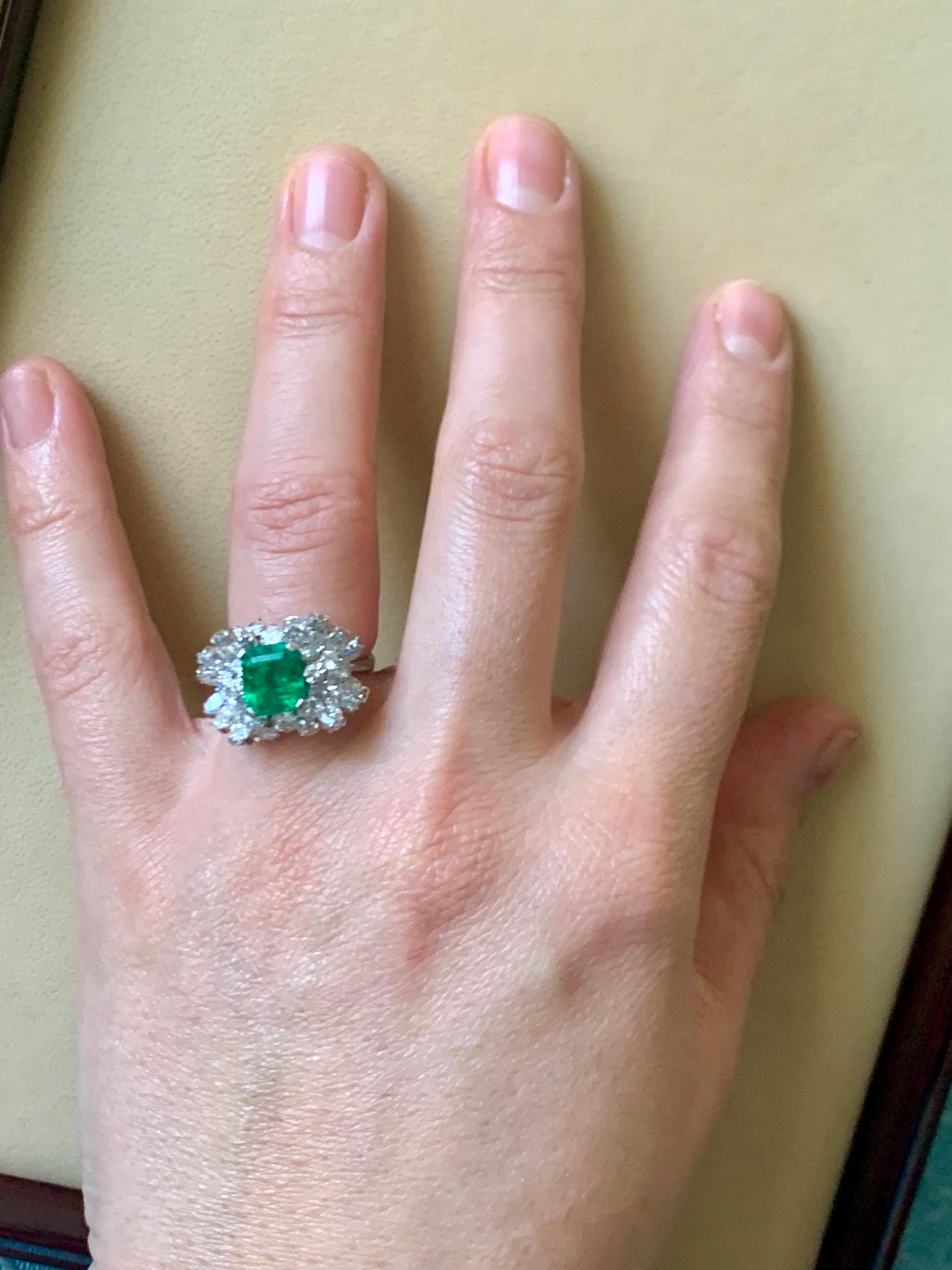 2.5 Carat Emerald Cut Colombian Emerald and Diamond 18 Karat Gold Ring Estate For Sale 2