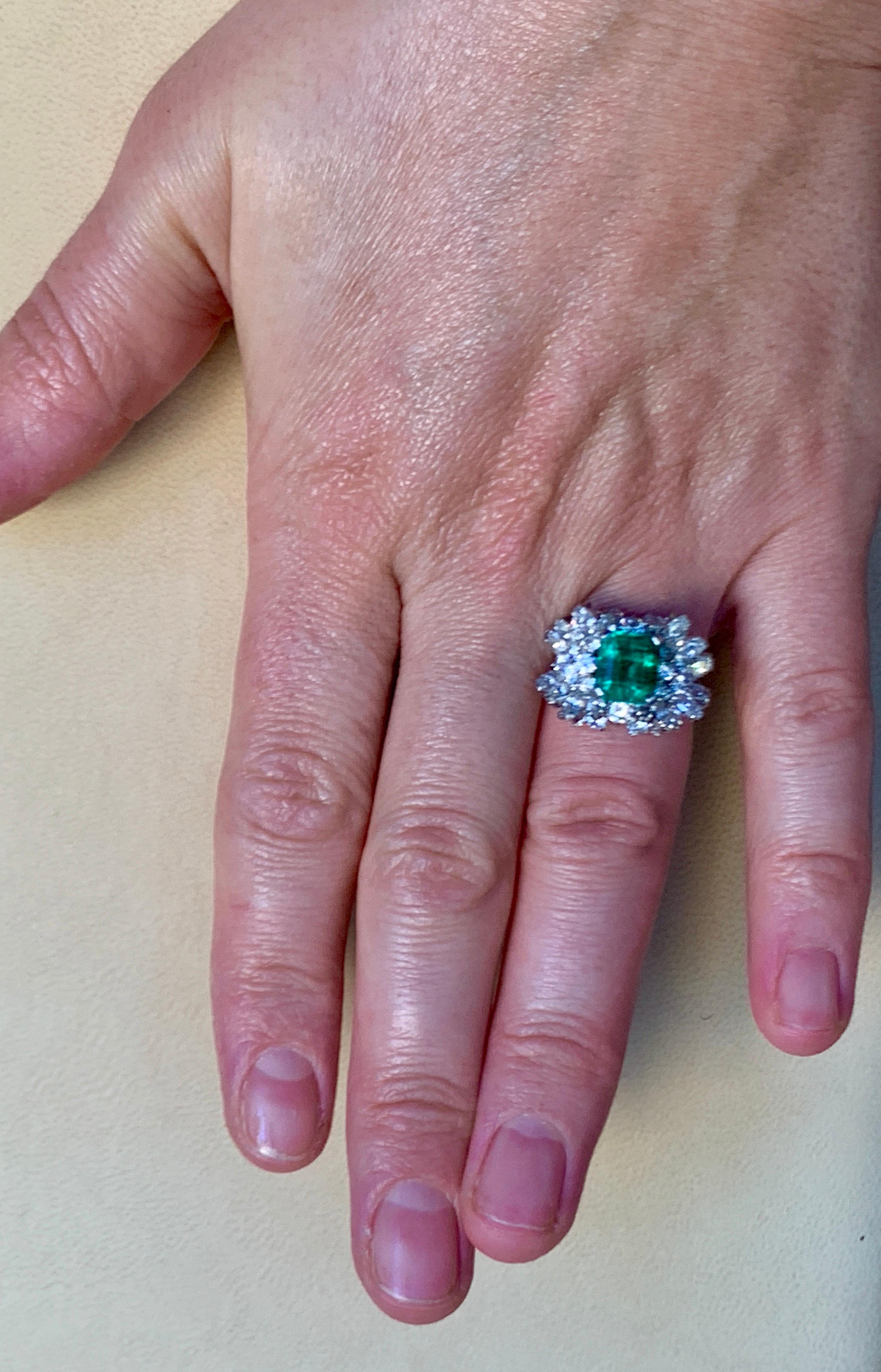 2.5 Carat Emerald Cut Colombian Emerald and Diamond 18 Karat Gold Ring Estate For Sale 6