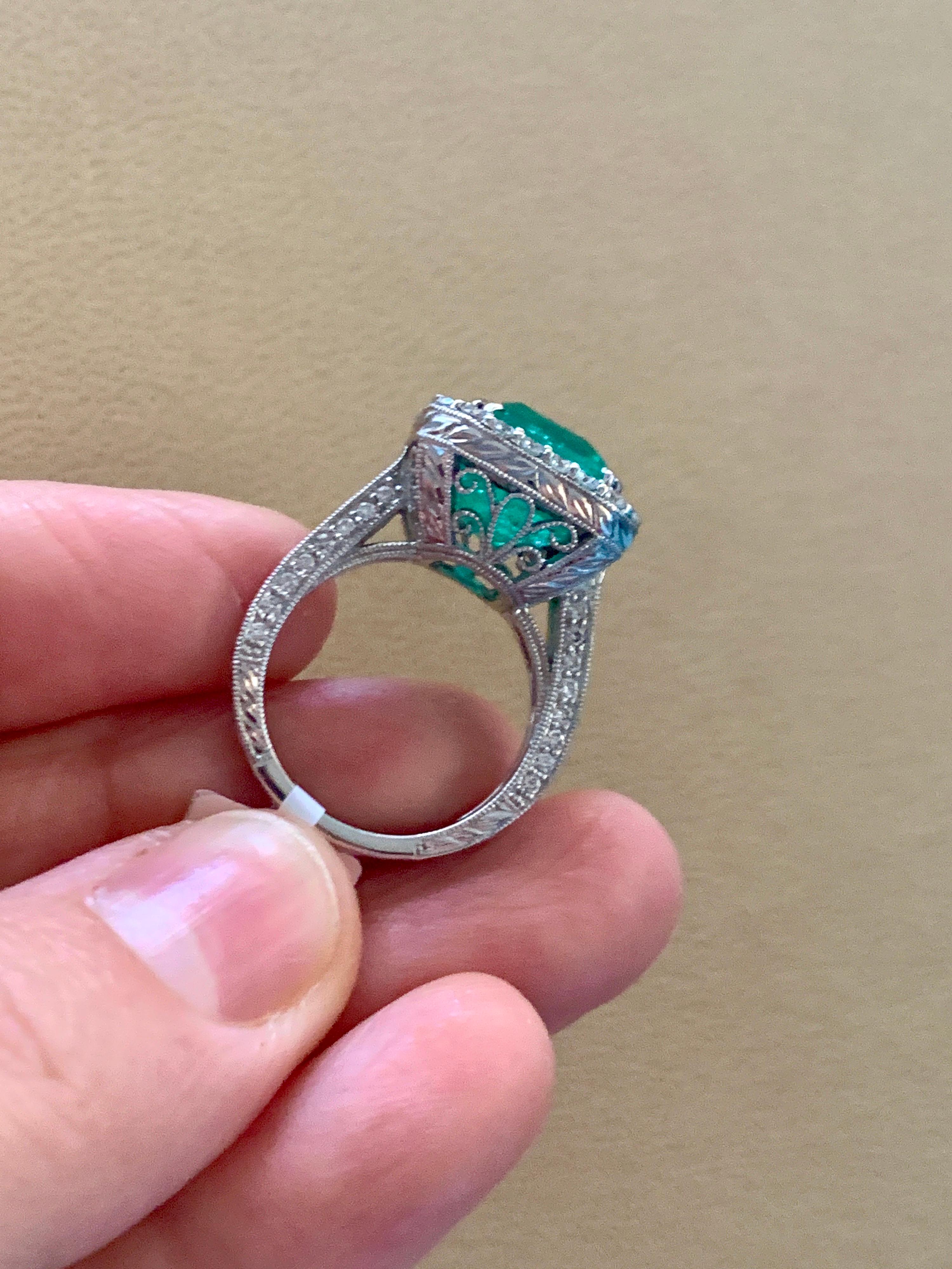 8 Carat Emerald Cut Colombian Emerald and Diamond 18 Karat Gold Ring Estate For Sale 3