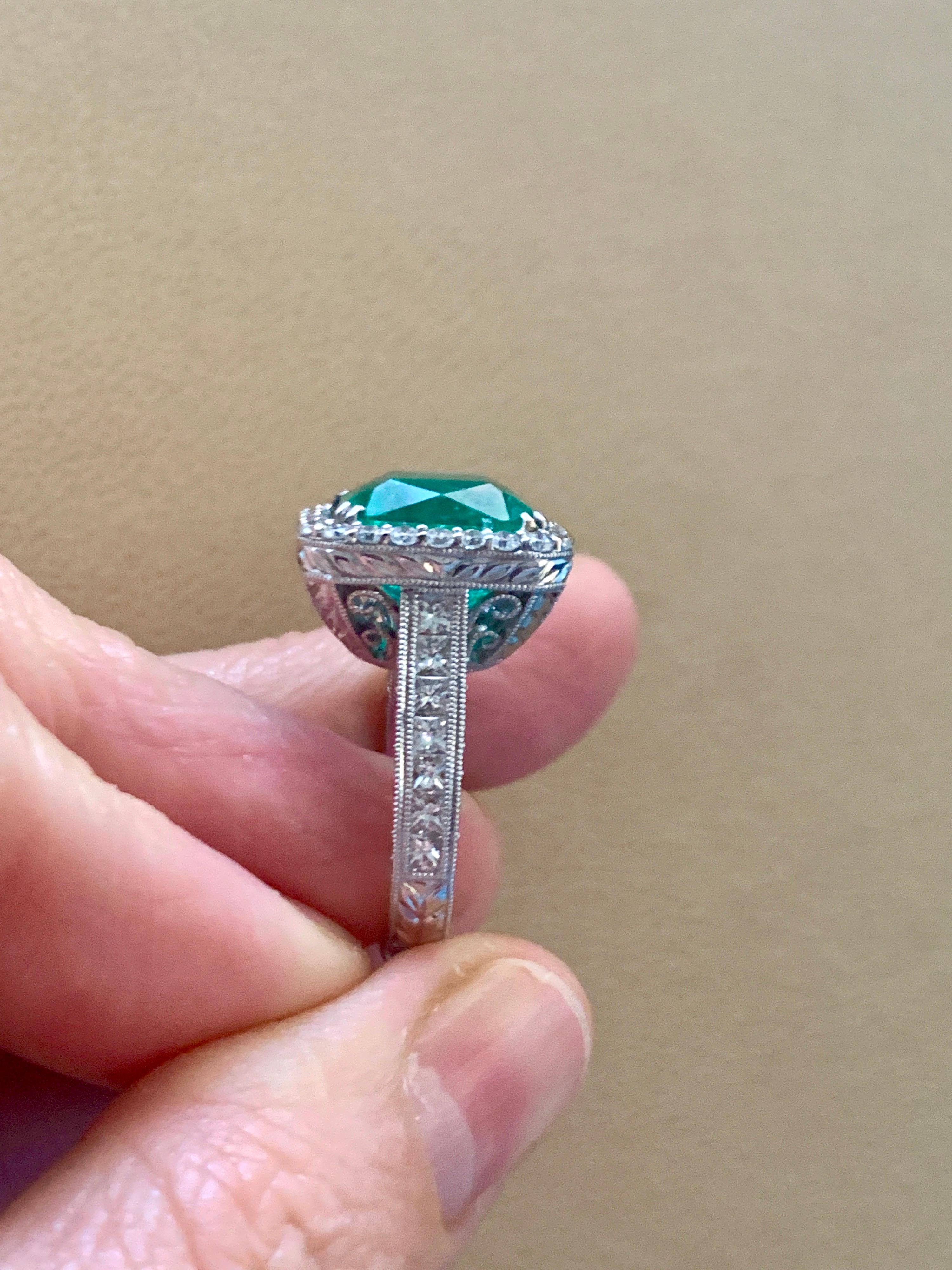 8 Carat Emerald Cut Colombian Emerald and Diamond 18 Karat Gold Ring Estate For Sale 2