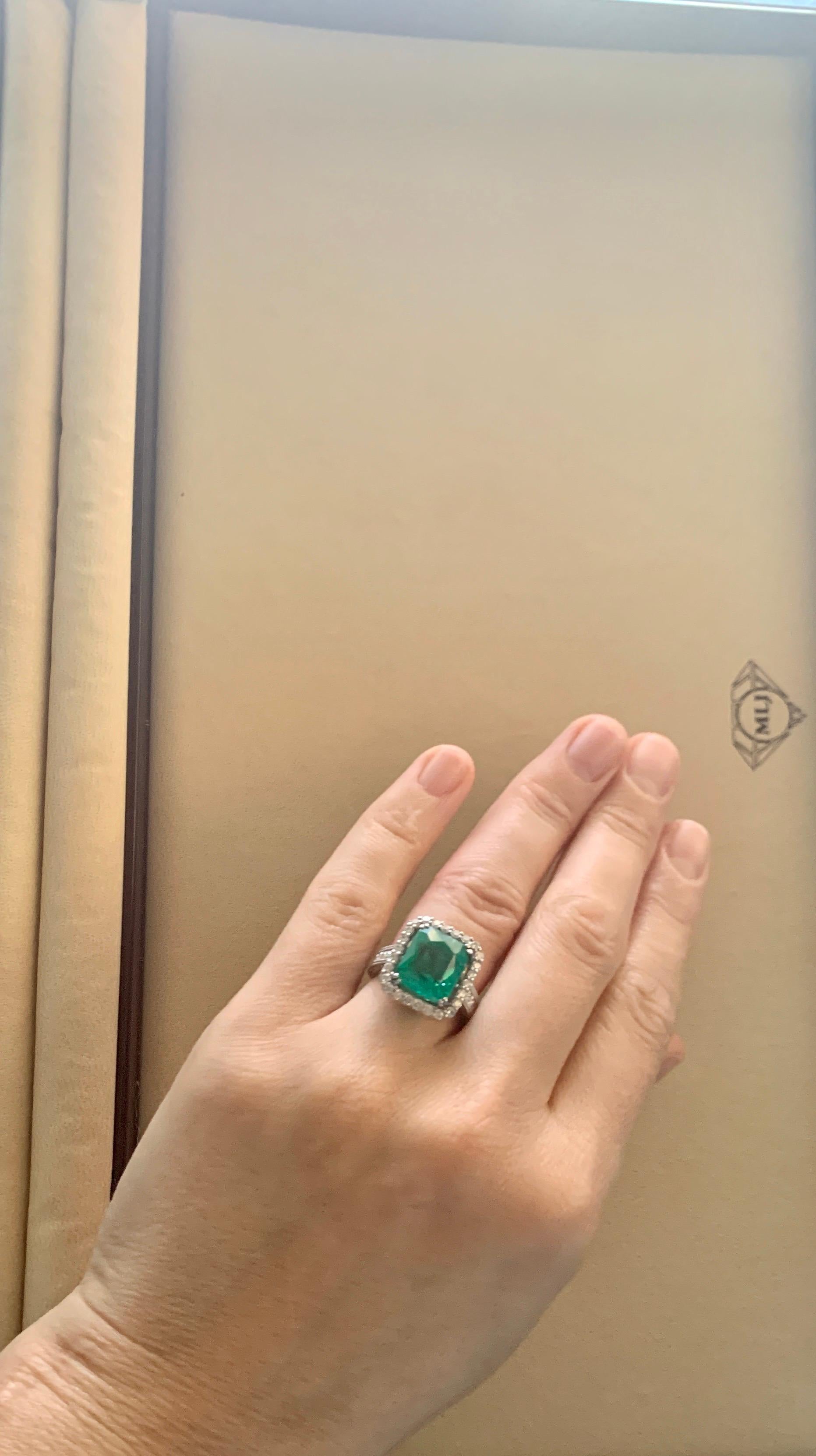 8 Carat Emerald Cut Colombian Emerald and Diamond 18 Karat Gold Ring Estate For Sale 6
