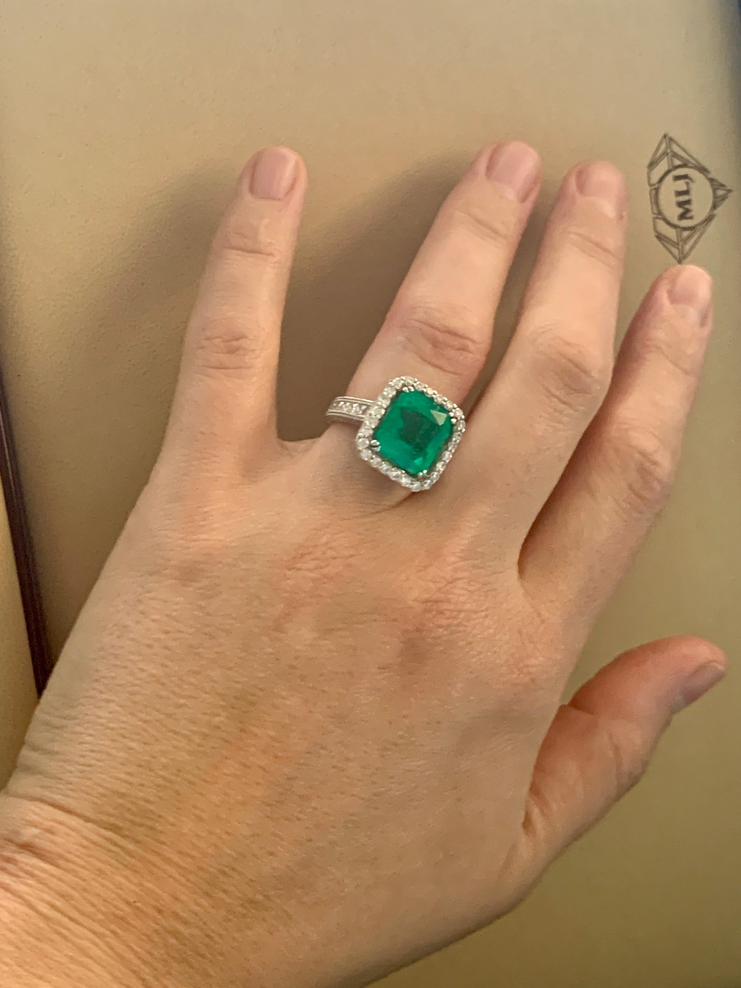 8 Carat Emerald Cut Colombian Emerald and Diamond 18 Karat Gold Ring Estate For Sale 9