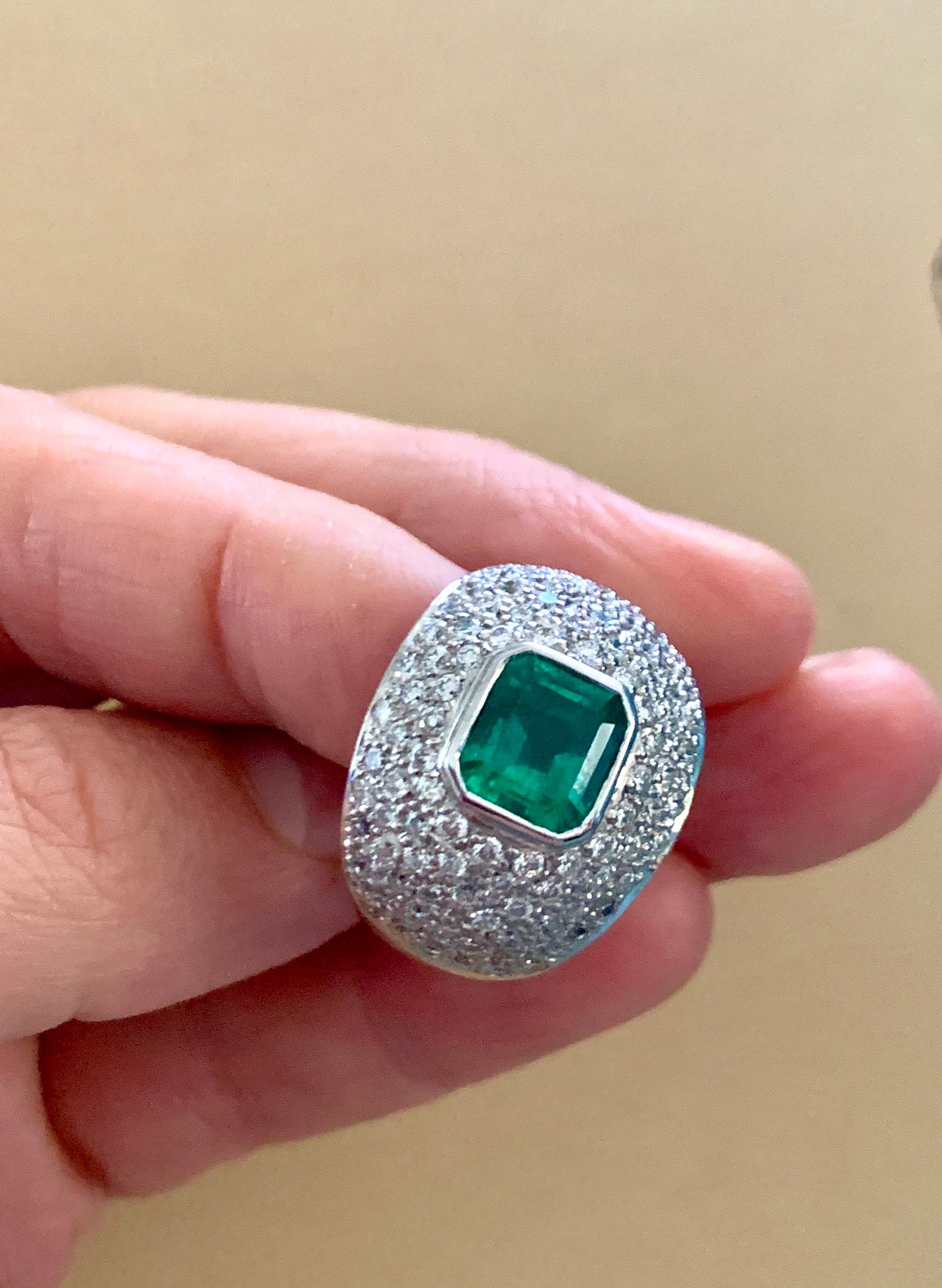 3 Carat Emerald Cut Colombian Emerald and Diamond 18 Karat Gold Ring Estate For Sale 2