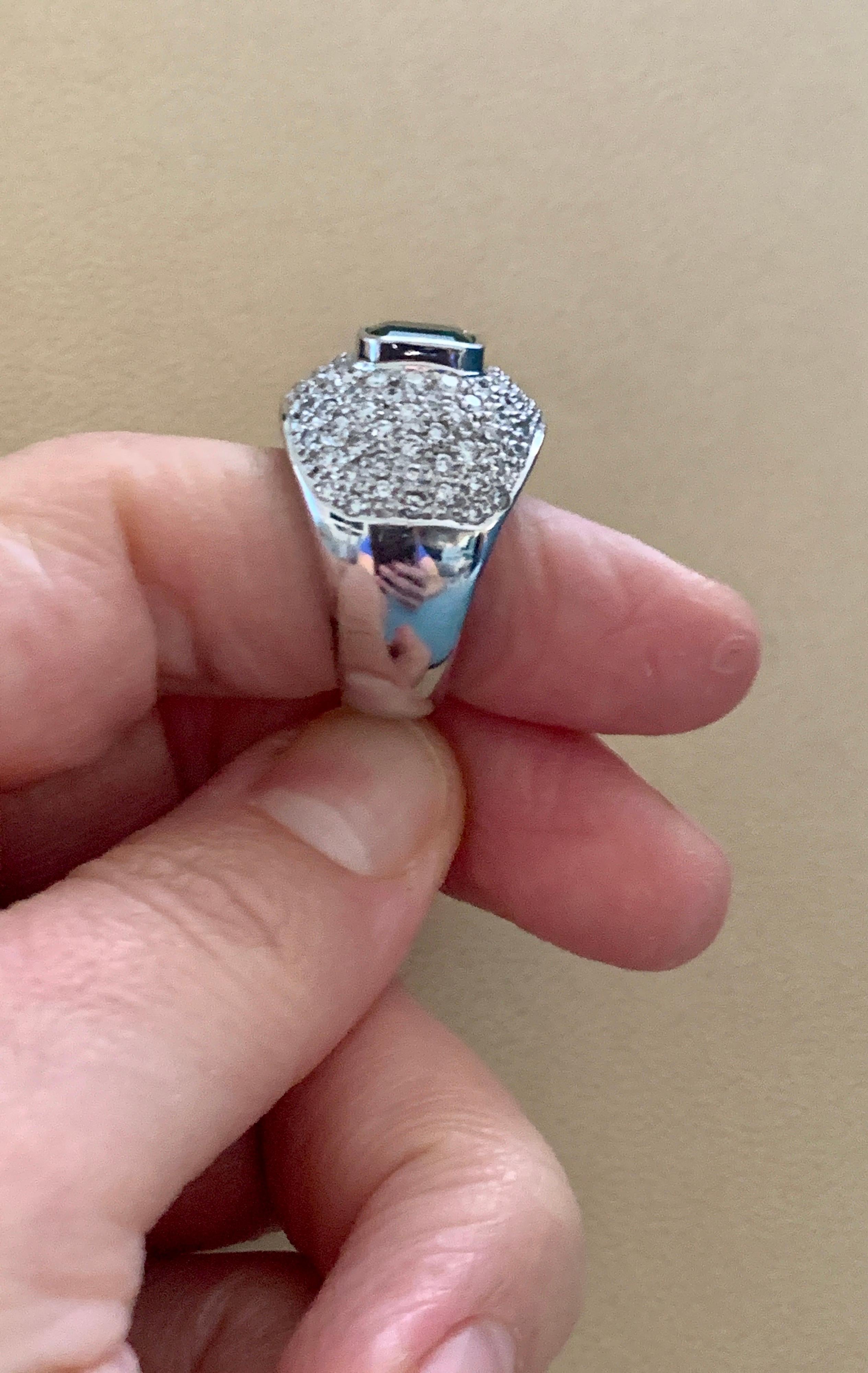 Bague de succession en or 18 carats avec émeraude de Colombie taille émeraude de 3 carats et diamant en vente 2