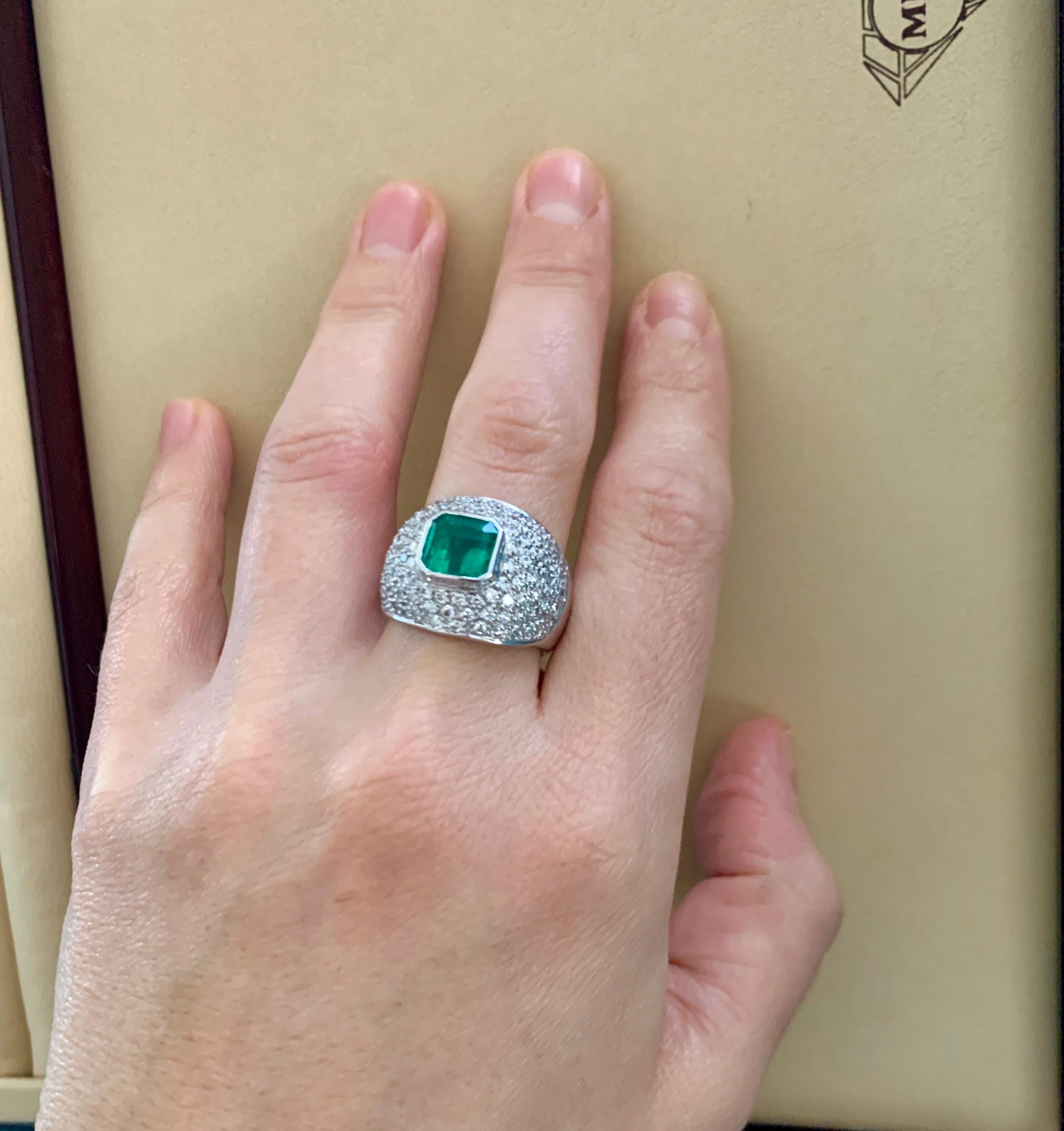 3 Carat Emerald Cut Colombian Emerald and Diamond 18 Karat Gold Ring Estate For Sale 5