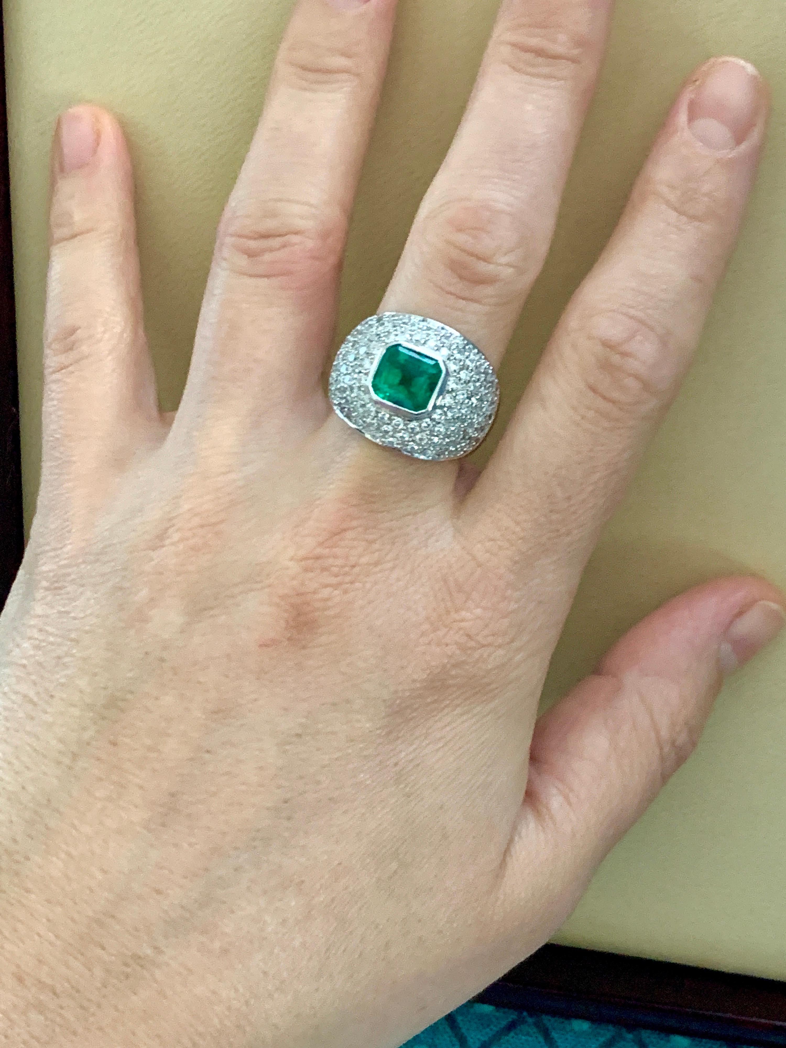 3 Carat Emerald Cut Colombian Emerald and Diamond 18 Karat Gold Ring Estate For Sale 7