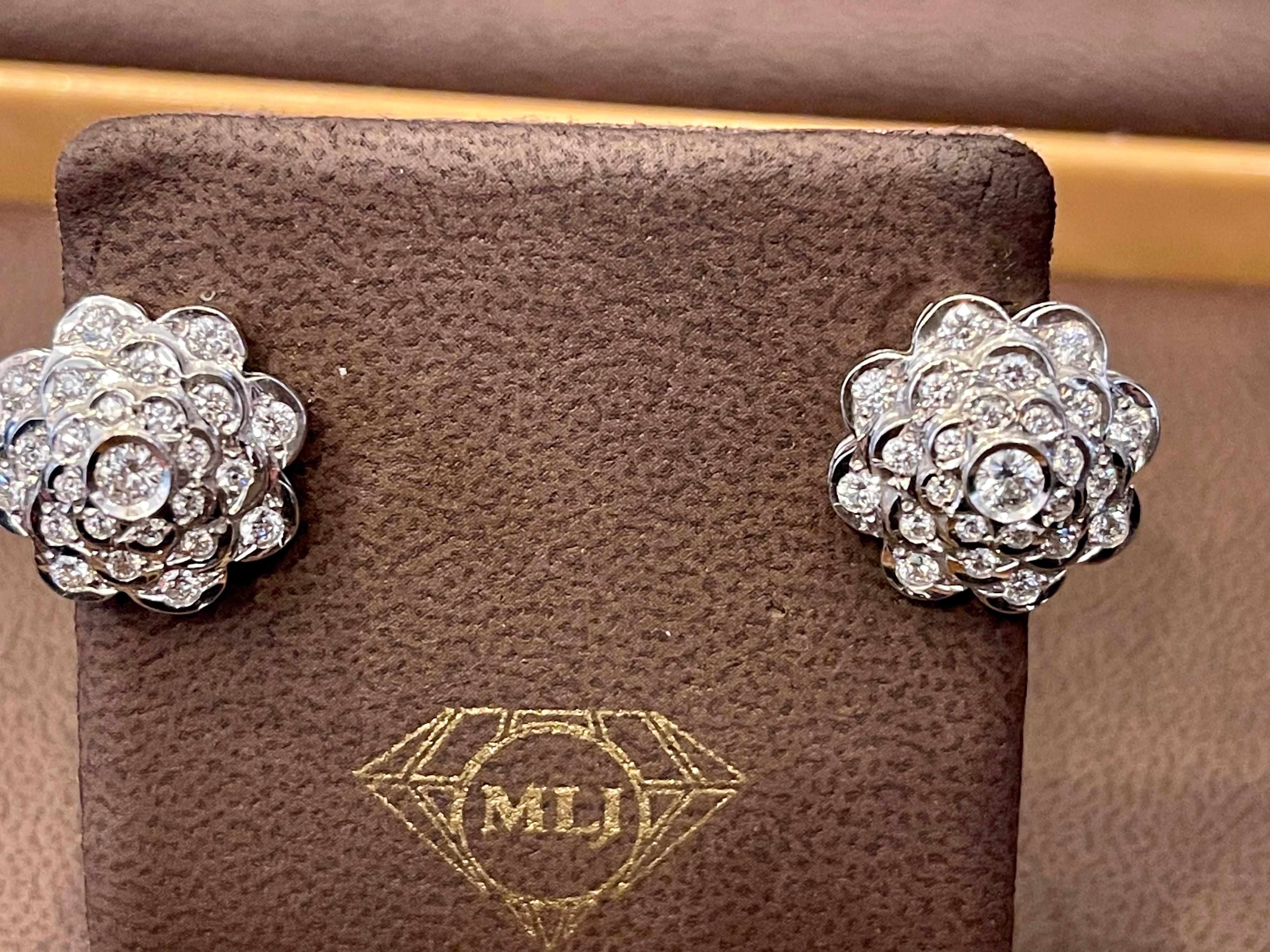 2.8 Carat Diamond VS Quality Flower/Cluster Earring 18 Karat White Gold For Sale 4