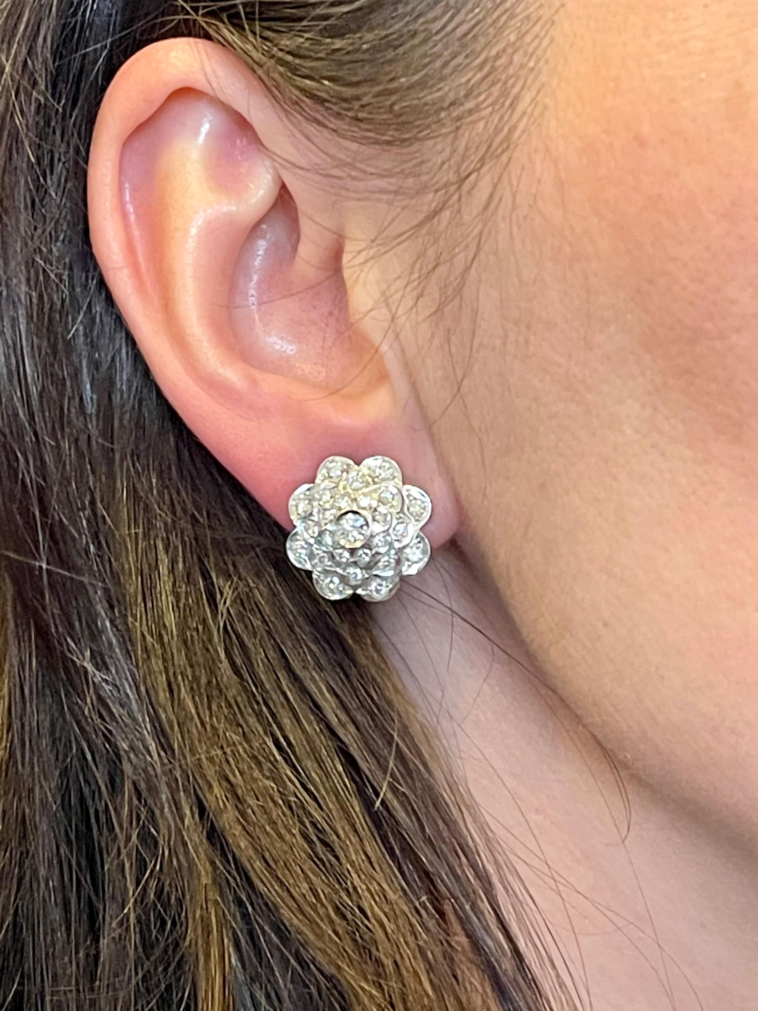 2.8 Carat Diamond VS Quality Flower/Cluster Earring 18 Karat White Gold For Sale 9