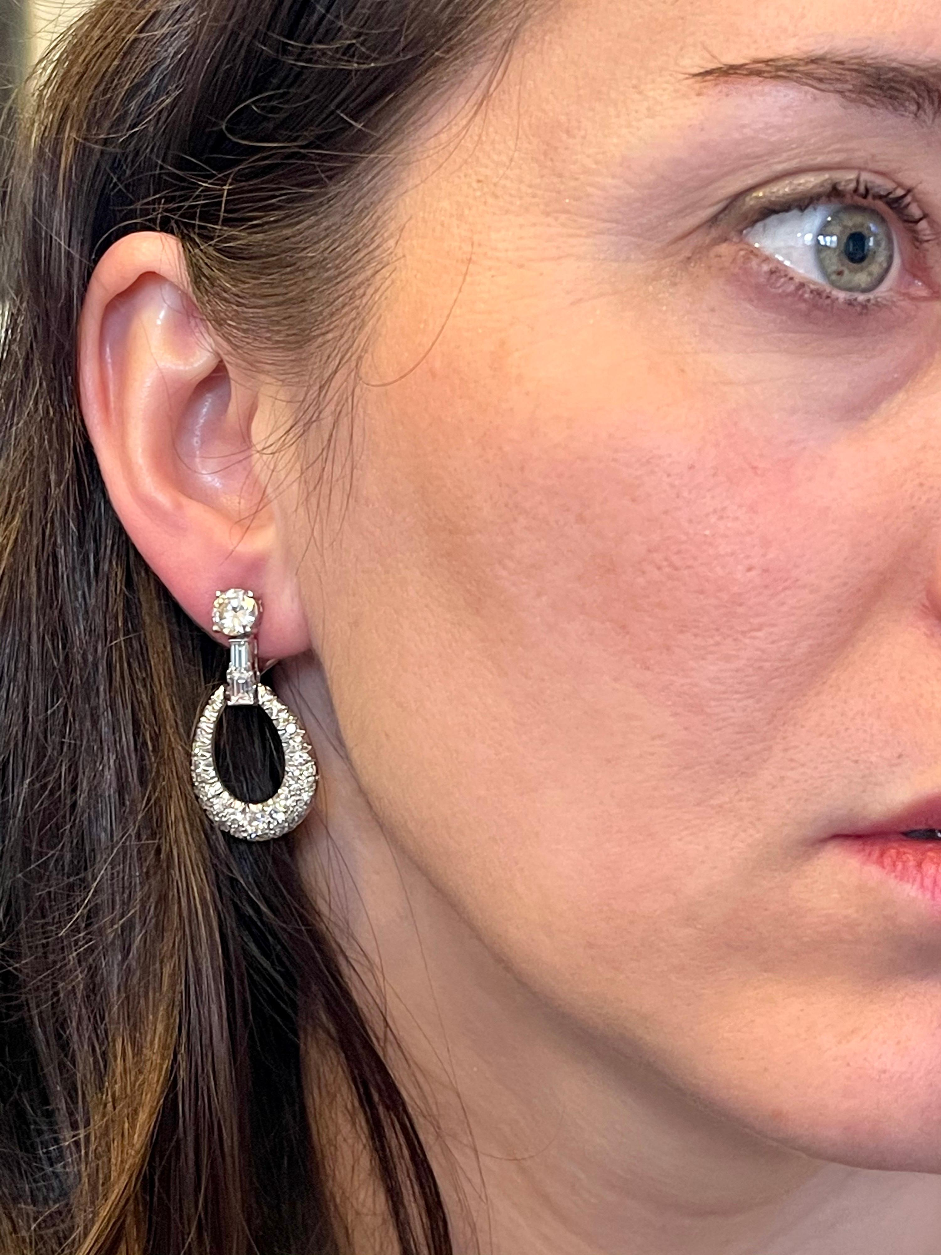 Orecchini da cocktail con diamante da 7 carati del 1950 in platino con diamante solitario da 2 carati in vendita 6
