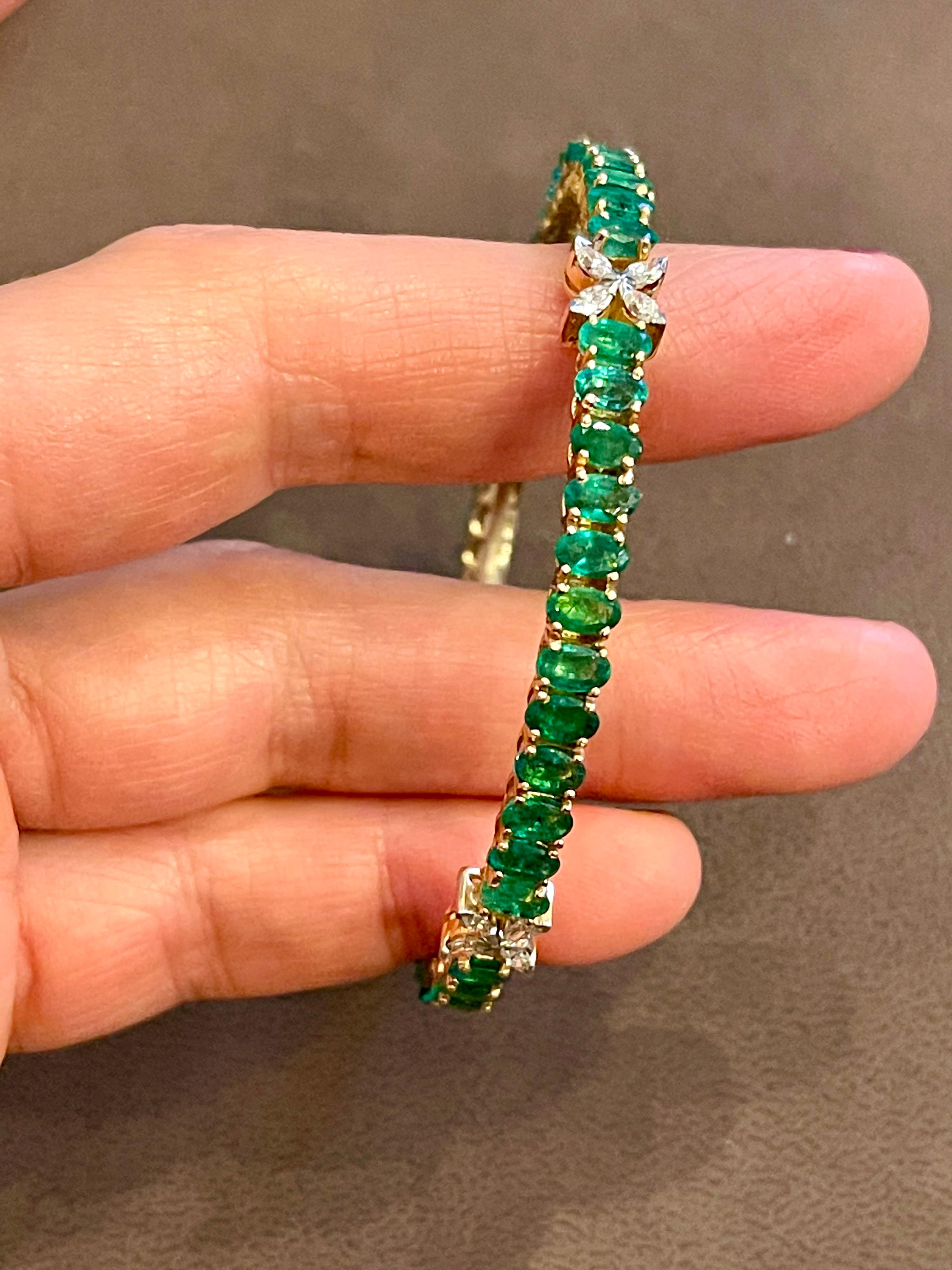 Oval Cut 9 Carat Oval Emeralds and Diamonds 18 Karat Gold 23 Grams Bangle /Bracelet