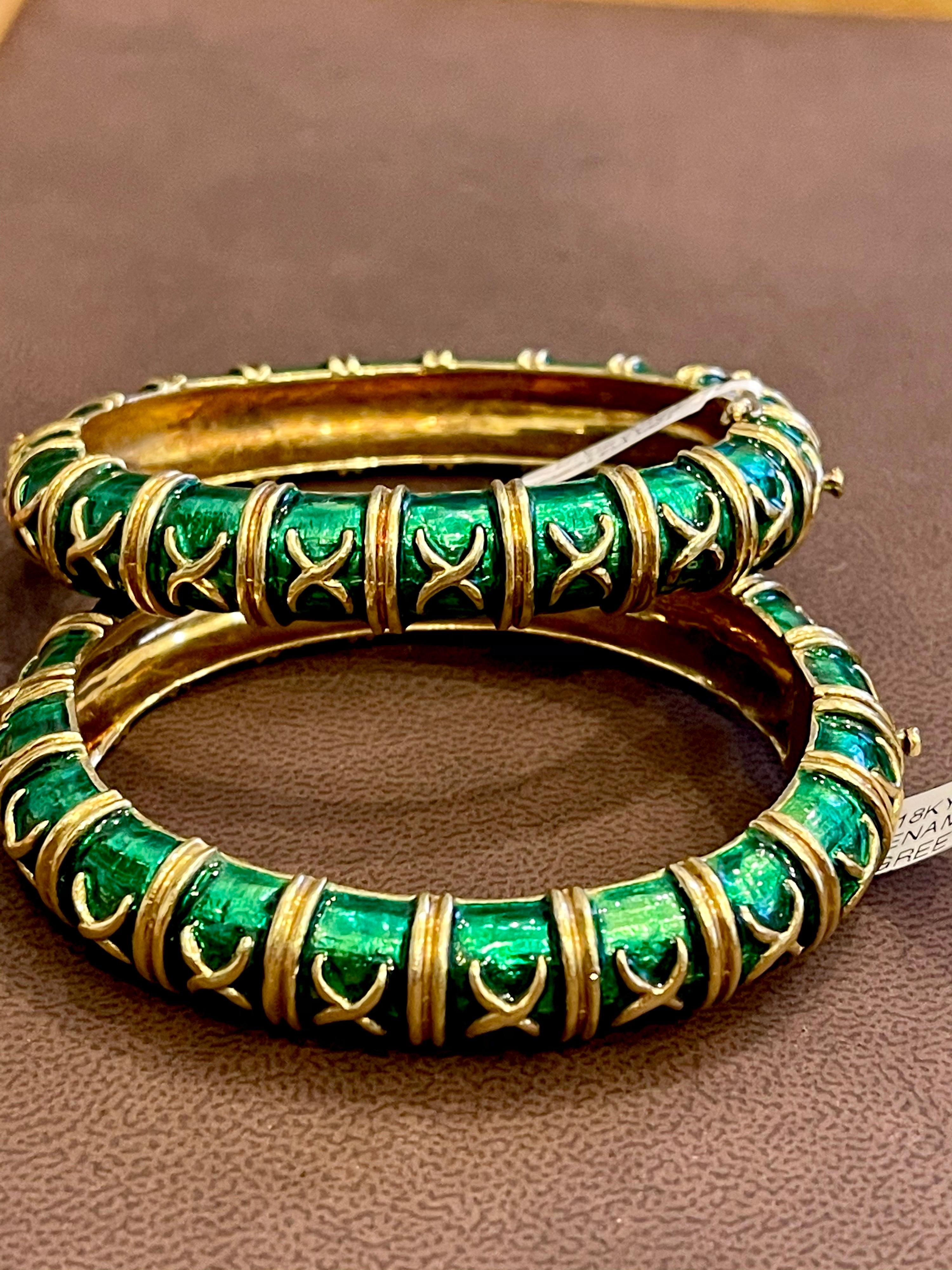 18 Karat Yellow Gold and Green Enamel Pair of Bangle / Bracelet, 129 Grams For Sale 5