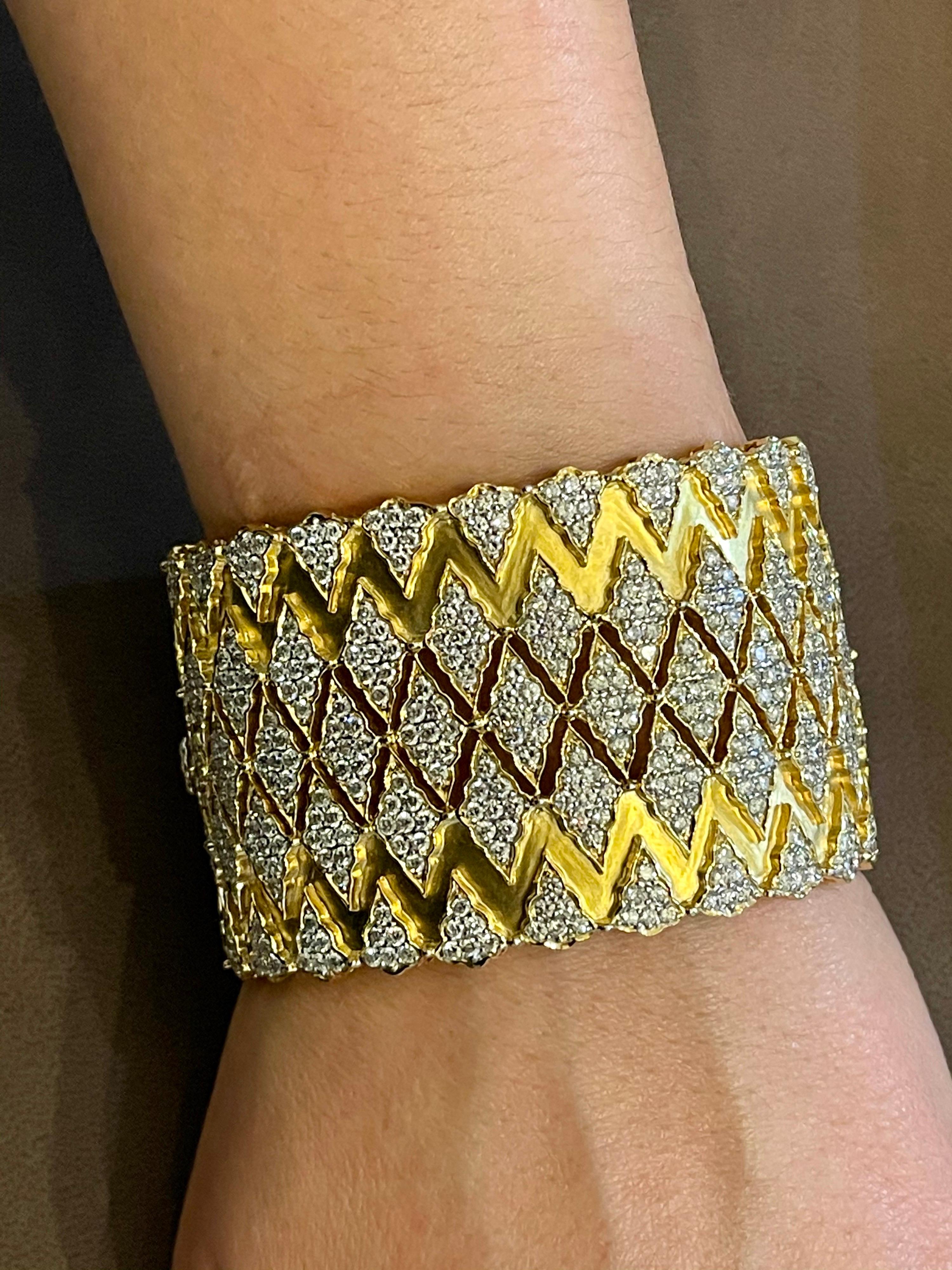 32 Carat Diamond 18 Karat Gold Cocktail Bangle Bracelet Estate Large Size 178Gm For Sale 4