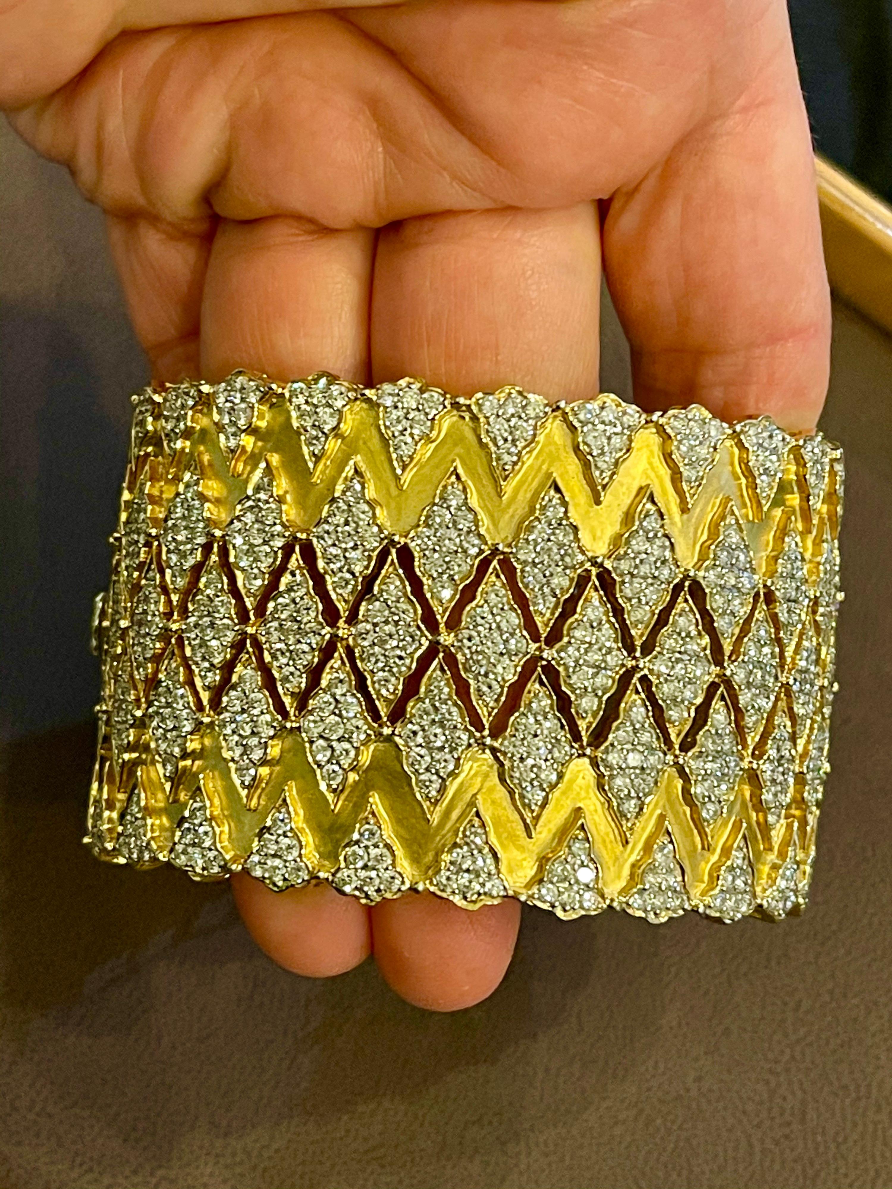 32 Carat Diamond 18 Karat Gold Cocktail Bangle Bracelet Estate Large Size 178Gm For Sale 5
