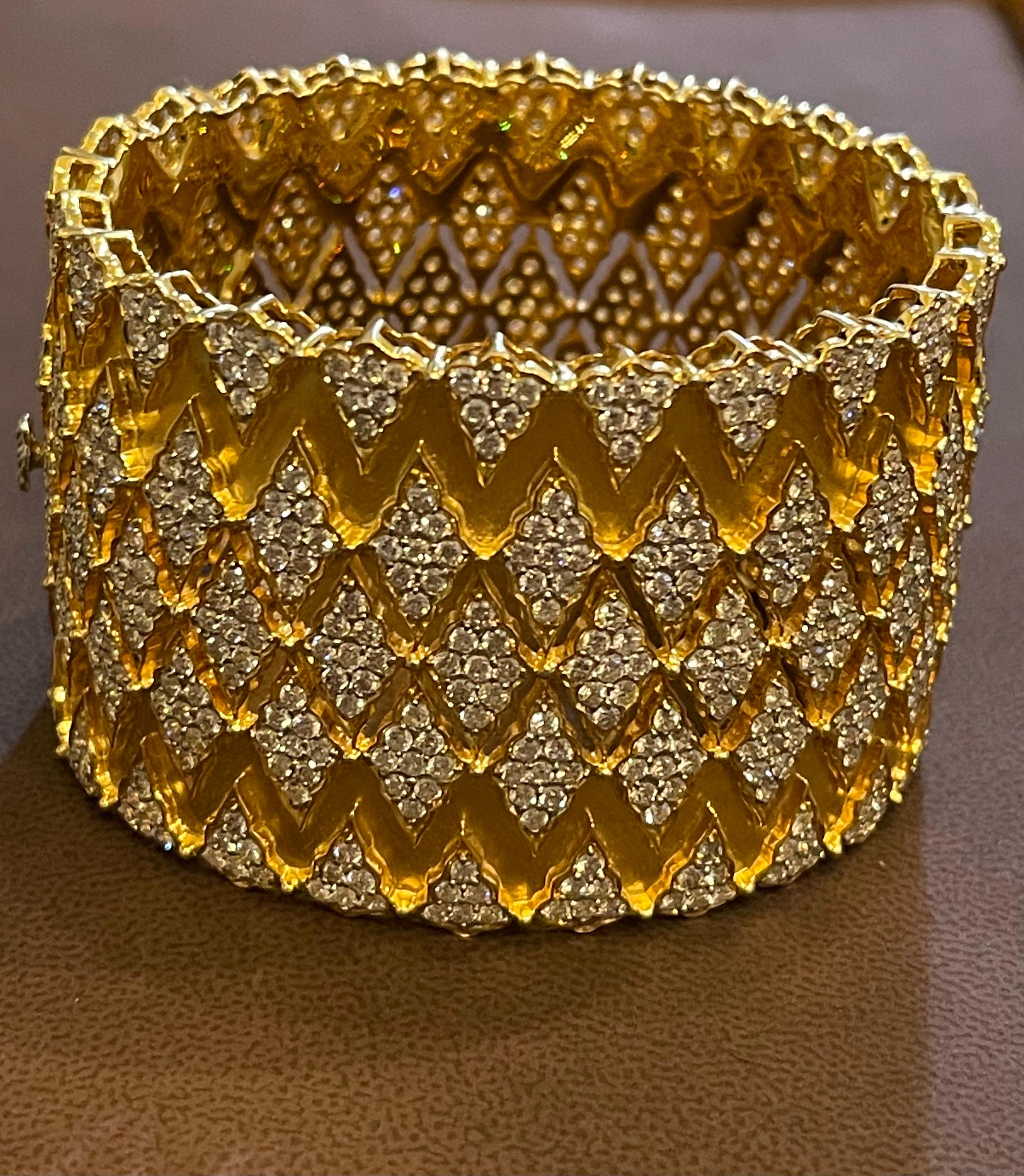 32 Carat Diamond 18 Karat Gold Cocktail Bangle Bracelet Estate Large Size 178Gm For Sale 6