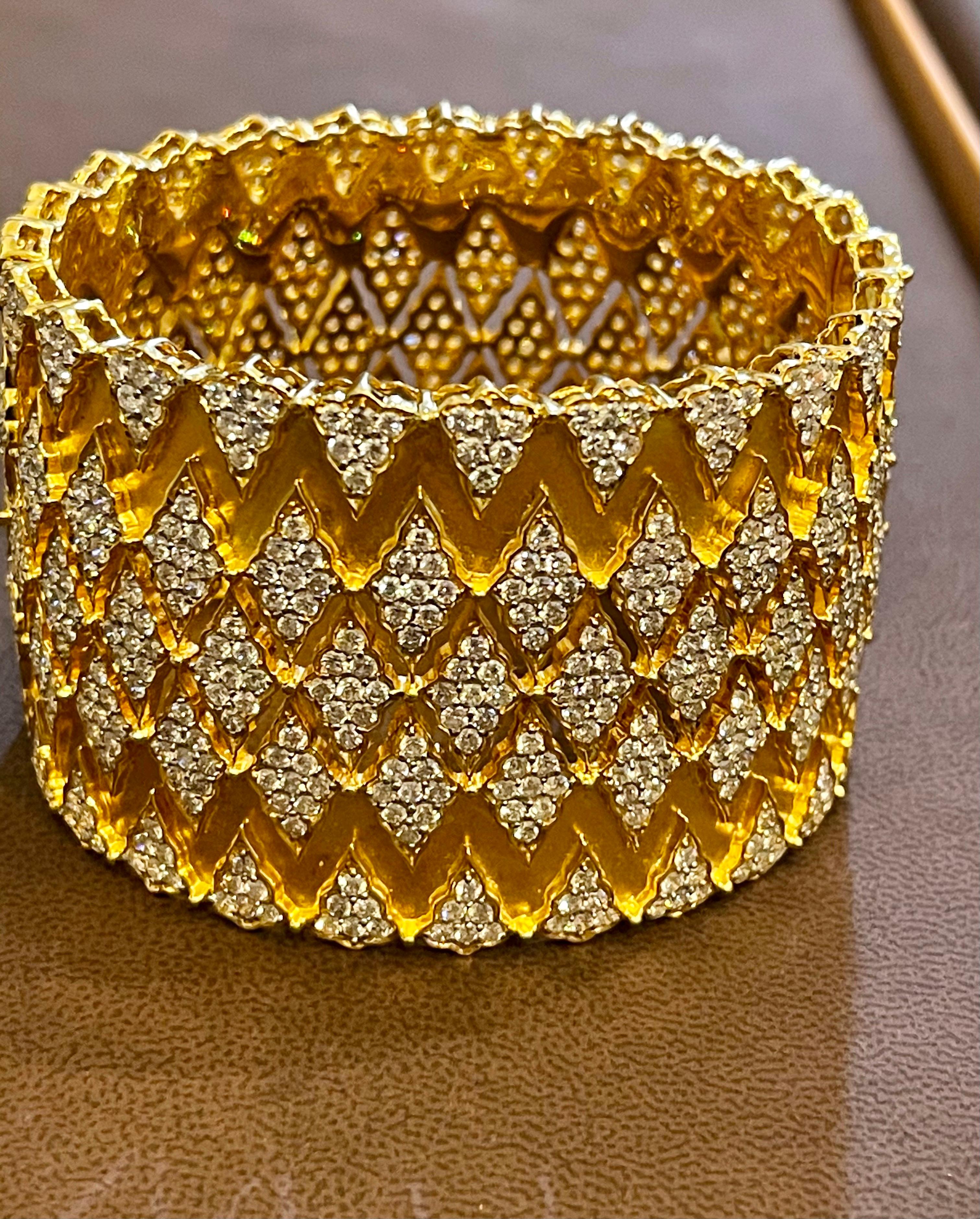 32 Carat Diamond 18 Karat Gold Cocktail Bangle Bracelet Estate Large Size 178Gm For Sale 7