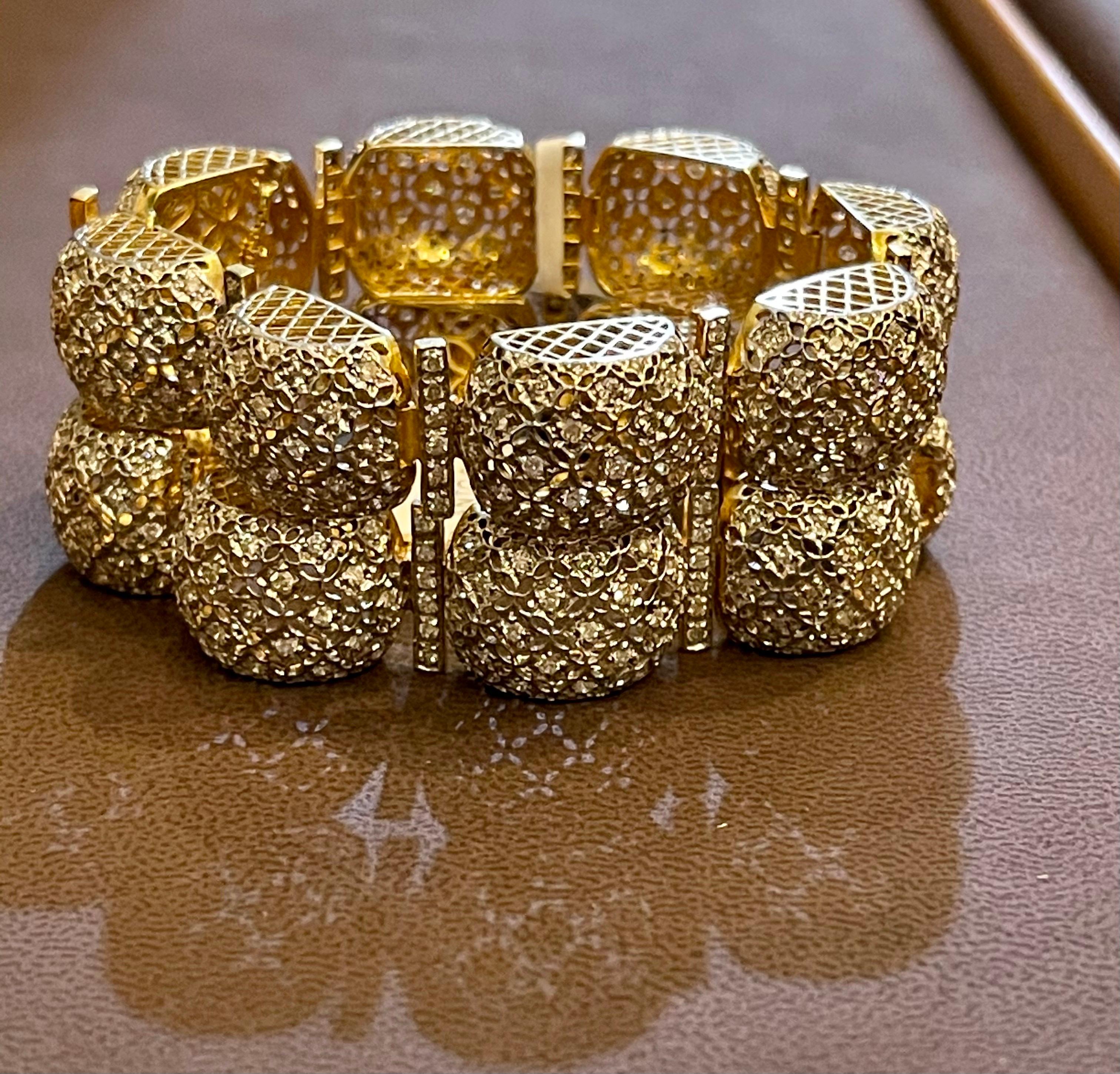 Mugul Style 18 Karat Yellow Gold and Diamonds Pair of Bangle / Bracelet 7