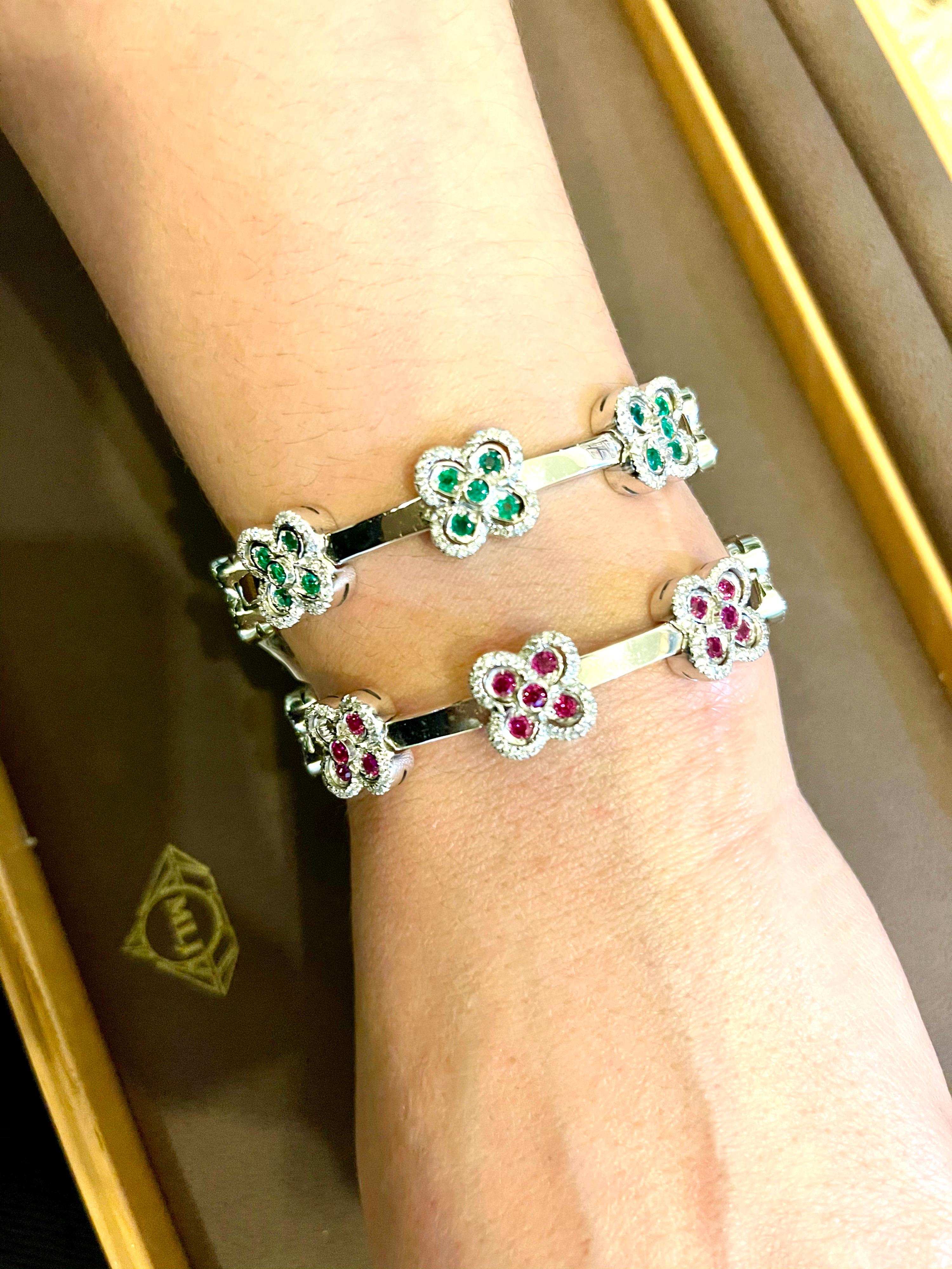 Bracelet manchette en or 18 carats avec émeraudes, diamants et or 37 grammes en vente 10