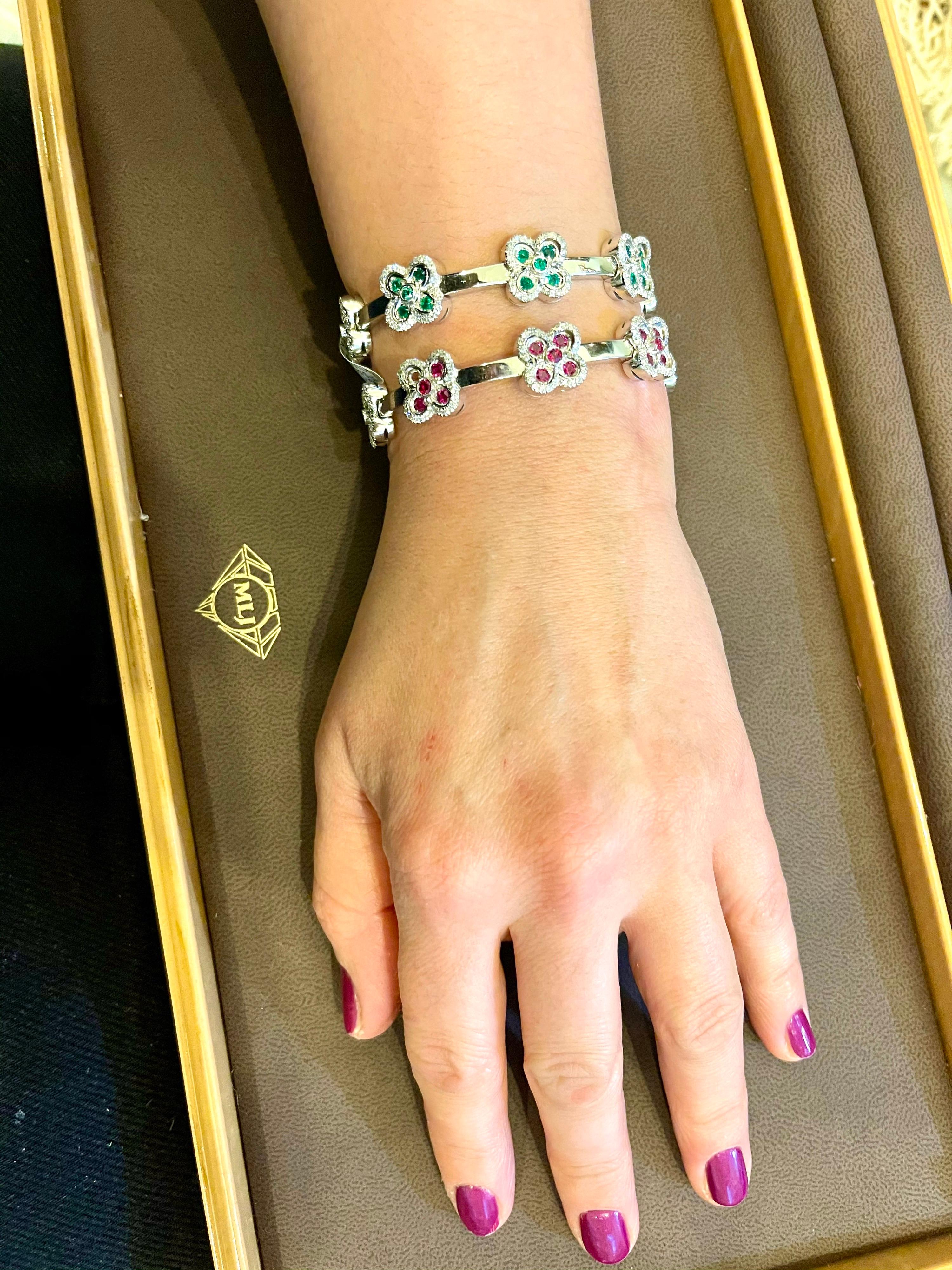 Bracelet manchette en or 18 carats avec émeraudes, diamants et or 37 grammes en vente 13