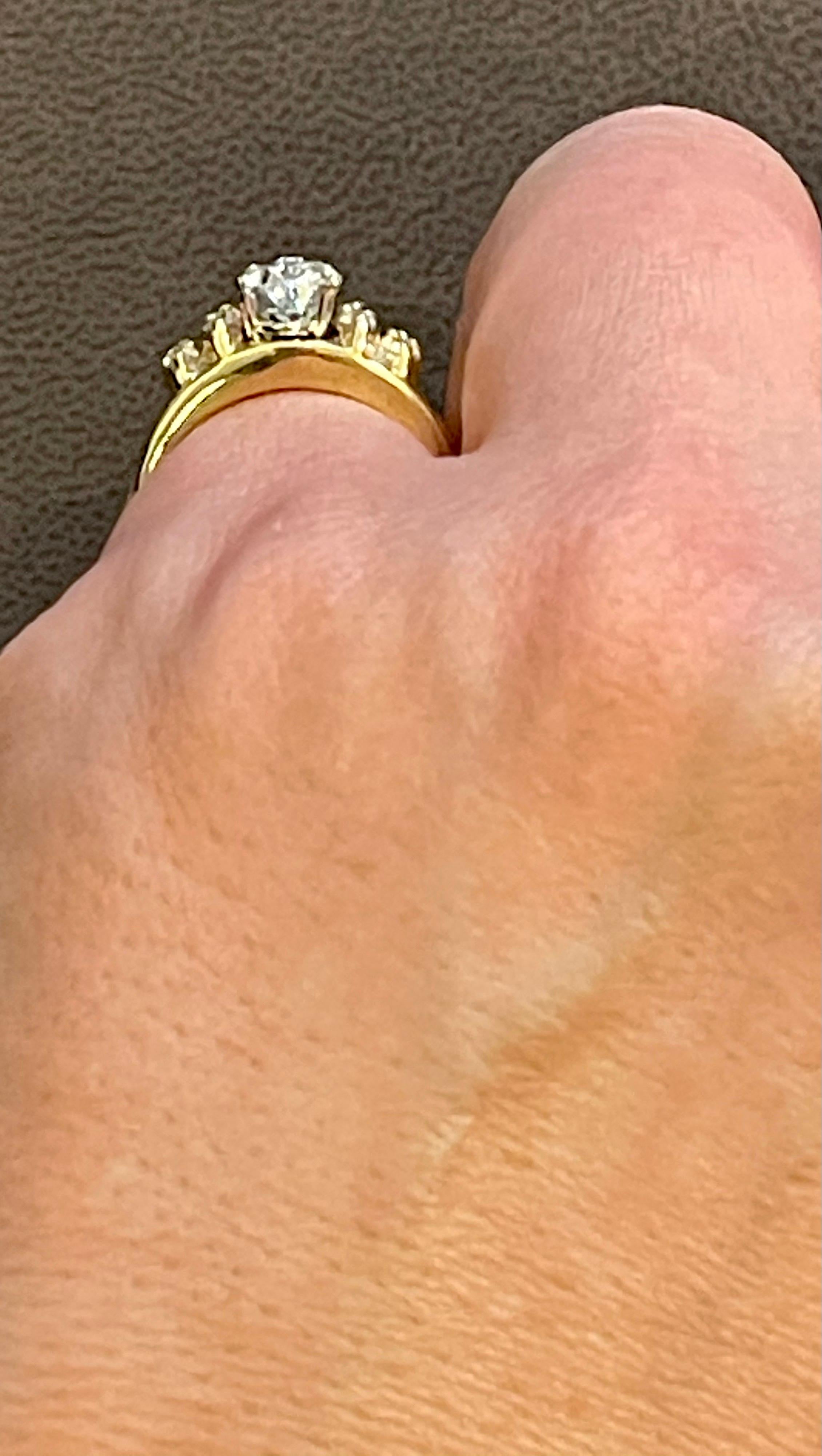 1.0 Carat Pear Shape Center Diamond Engagement 14 Karat Yellow Gold Ring For Sale 11