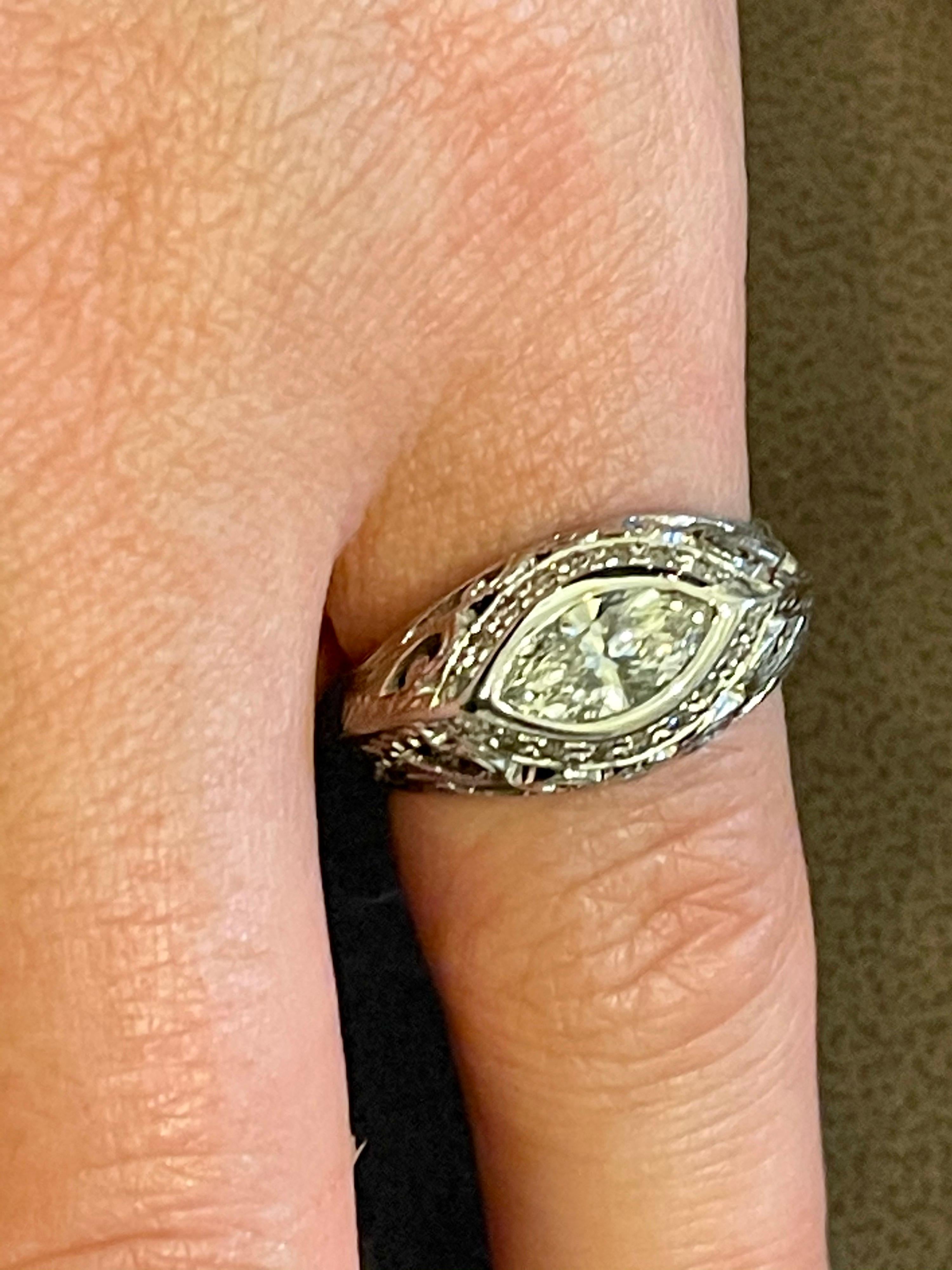 Bague en or blanc 14 carats avec diamant central en forme de marquise de 1 carat, style Art déco en vente 8