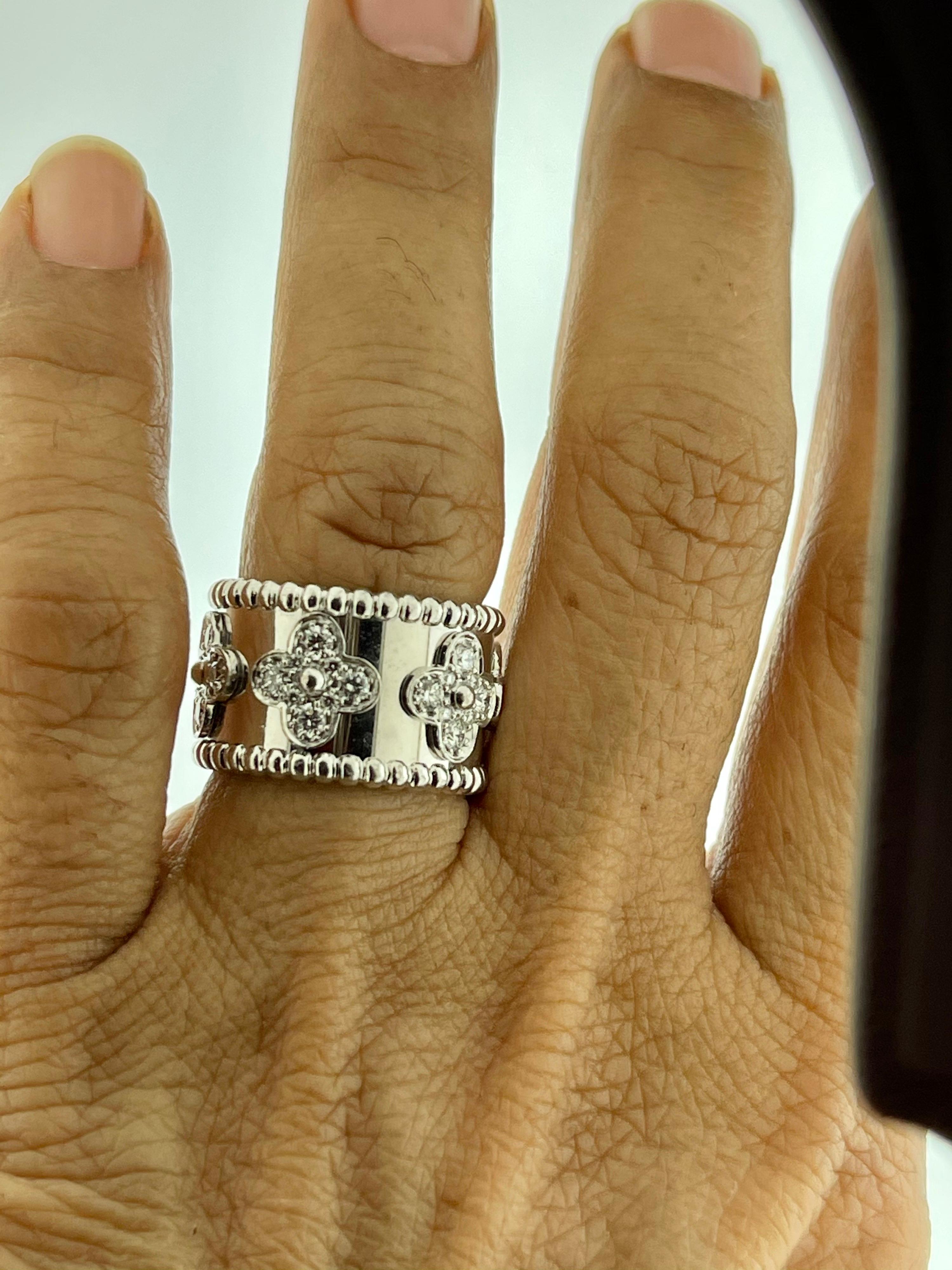 Van Cleef & Arpels Perlee Clover 18Kt White Gold large Model Ring Round Diamonds In Excellent Condition In New York, NY