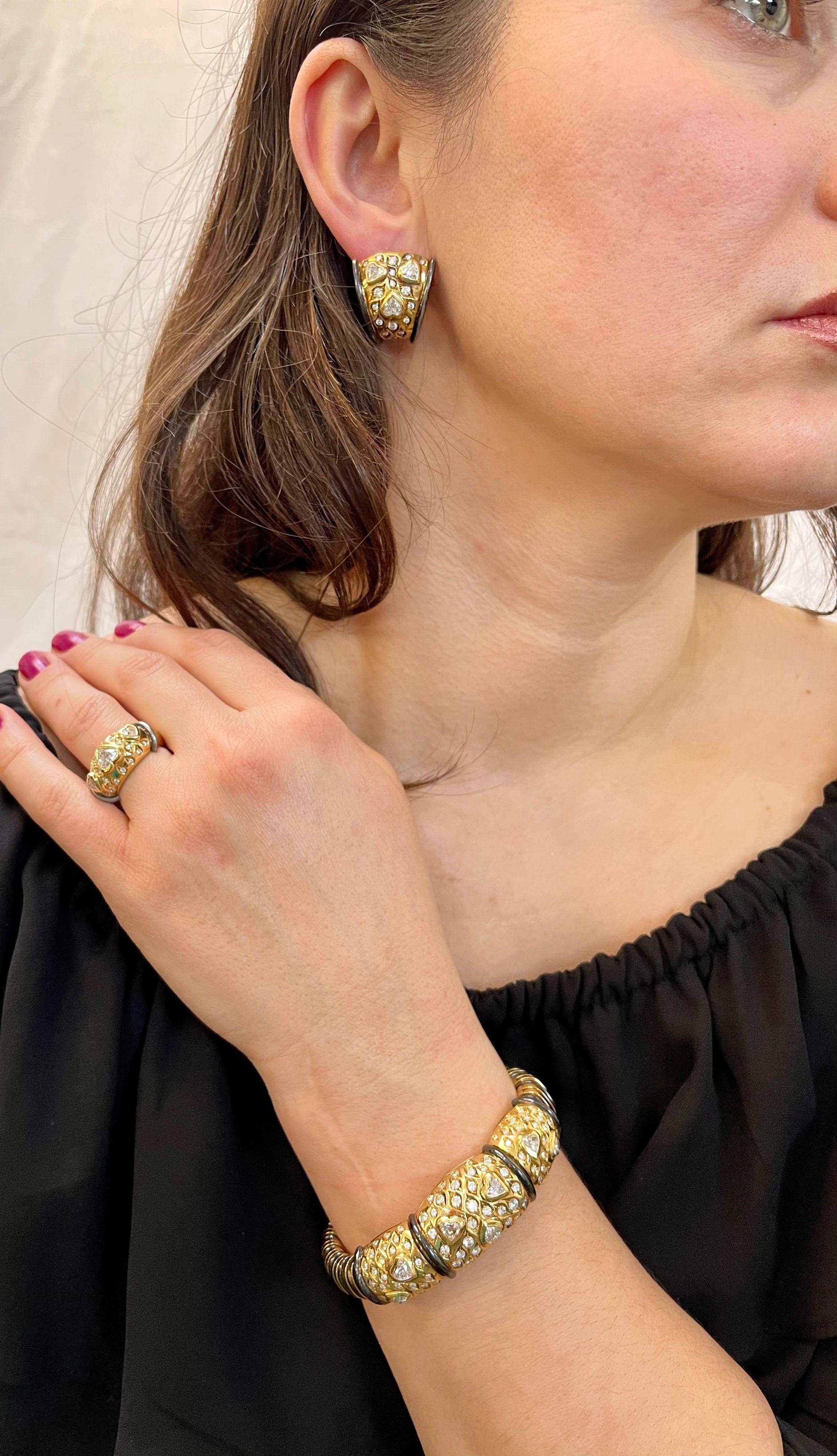 Leporttie Diamond Bangle Ring Earring Three-Piece Set in 18 Karat Yellow Gold For Sale 9