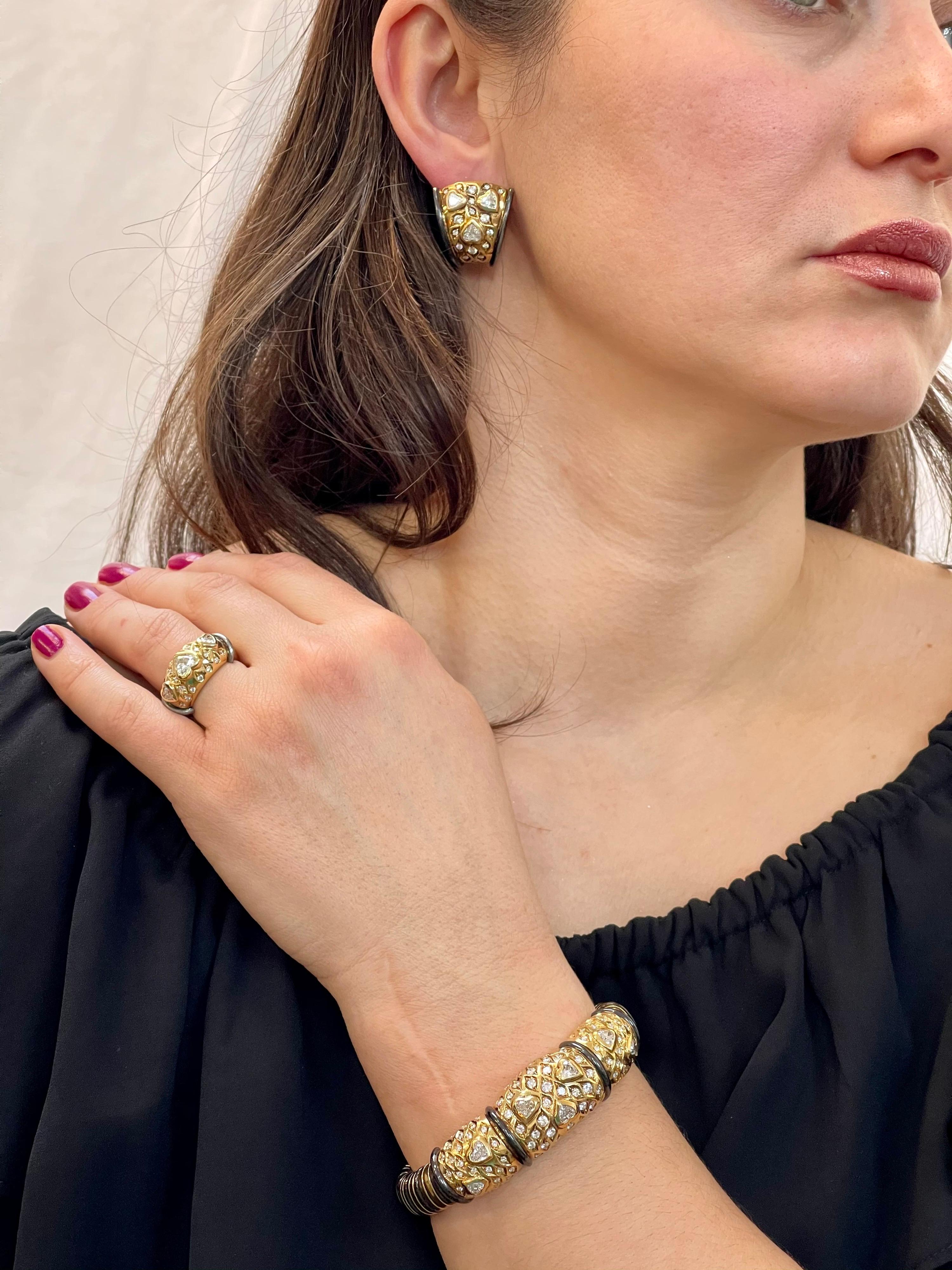Leporttie Diamond Bangle Ring Earring Three-Piece Set in 18 Karat Yellow Gold For Sale 10