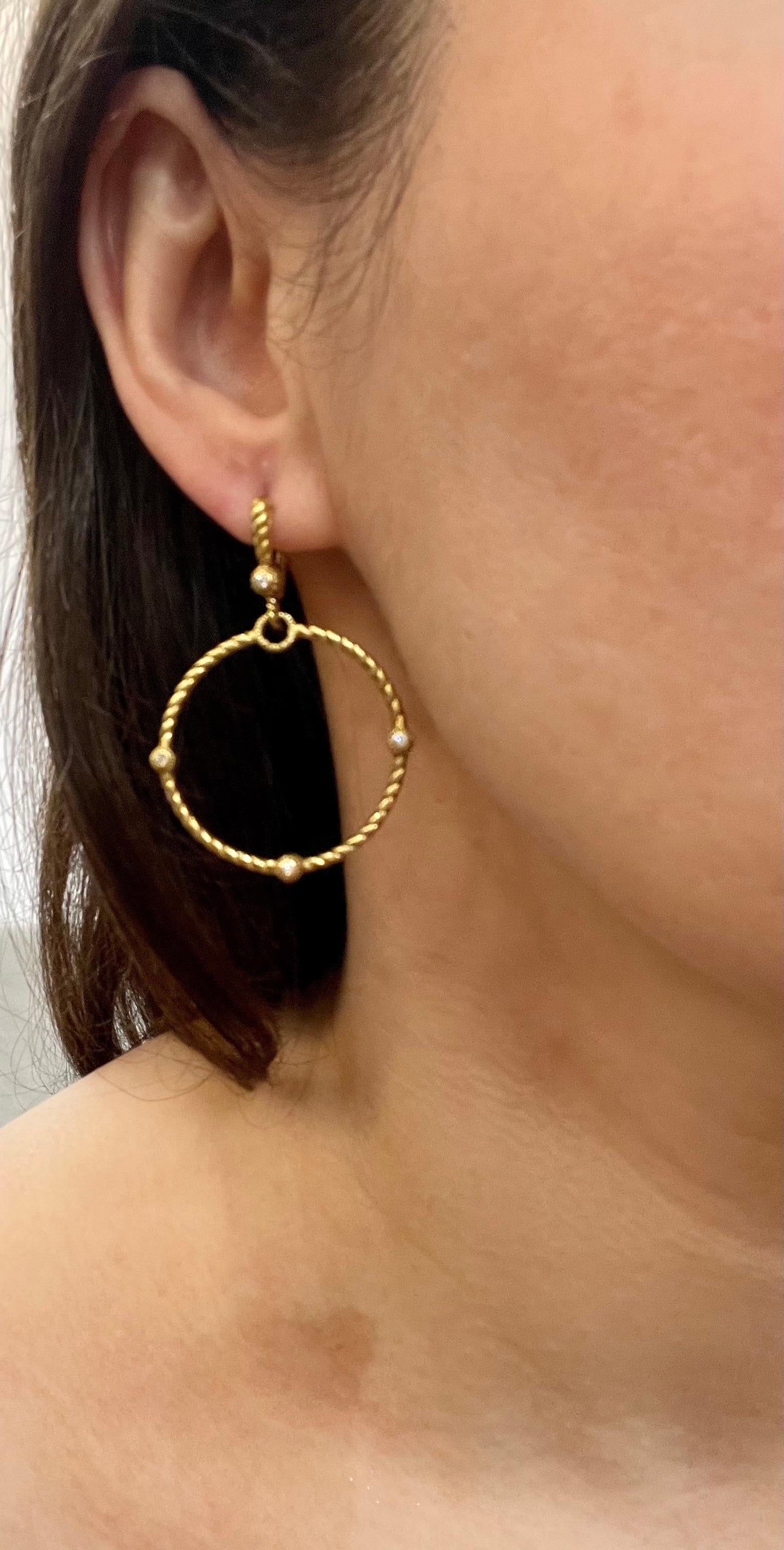 Judith Ripka 18 Karat Yellow Gold Diamond Dangle Chandelier Hoop Earrings In Excellent Condition In New York, NY