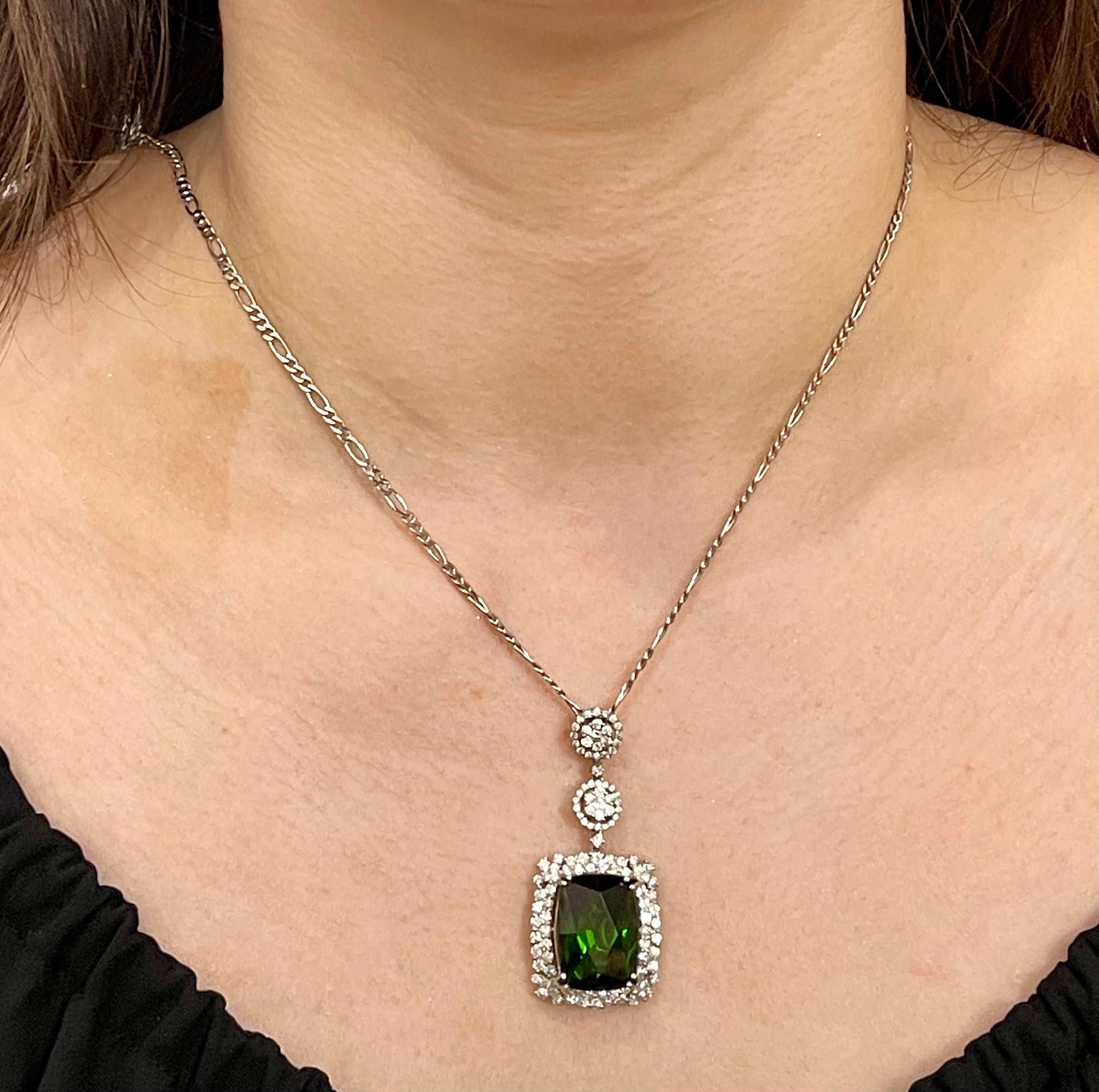 17 Carat Green Tourmaline and 4 Carat Diamond Pendant / Necklace 14 Karat Gold For Sale 2