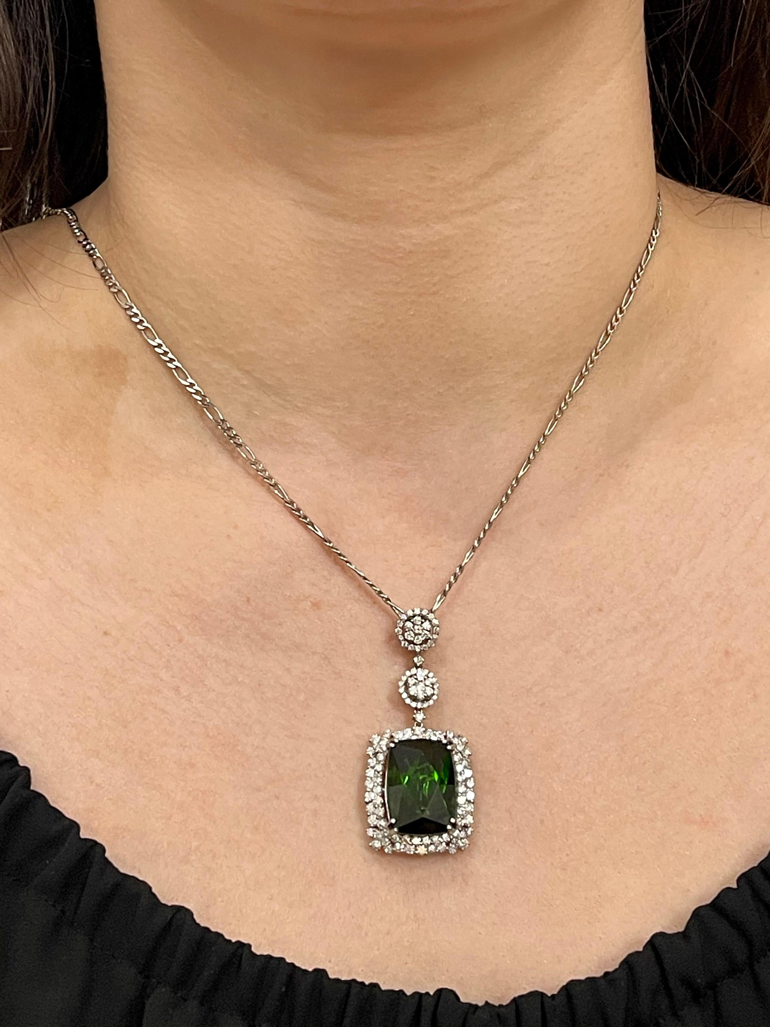 17 Carat Green Tourmaline and 4 Carat Diamond Pendant / Necklace 14 Karat Gold For Sale 1