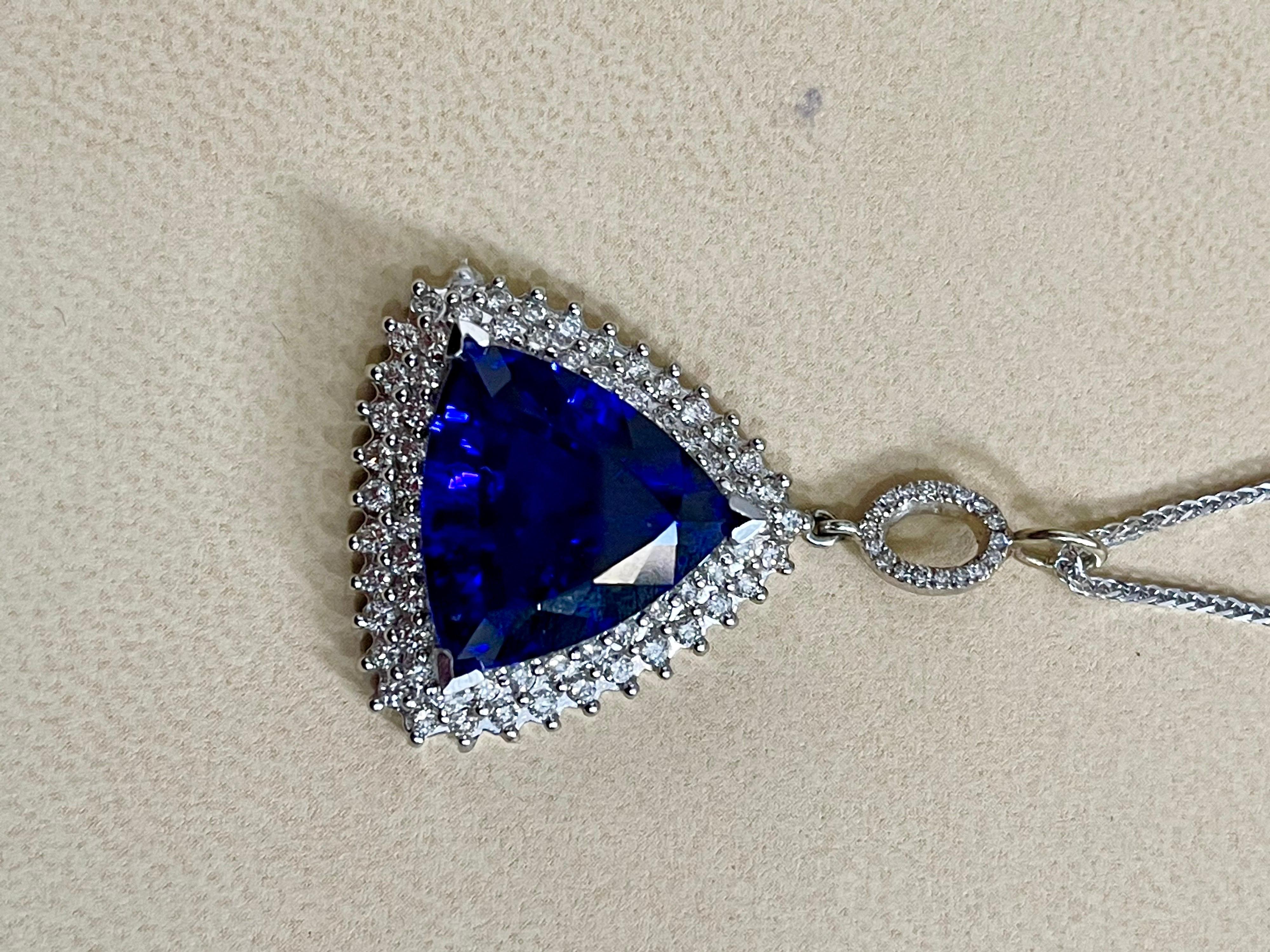 17 Carat AAA Tanzanite and Diamond Pendant or Necklace 18 Karat White Gold In New Condition For Sale In New York, NY