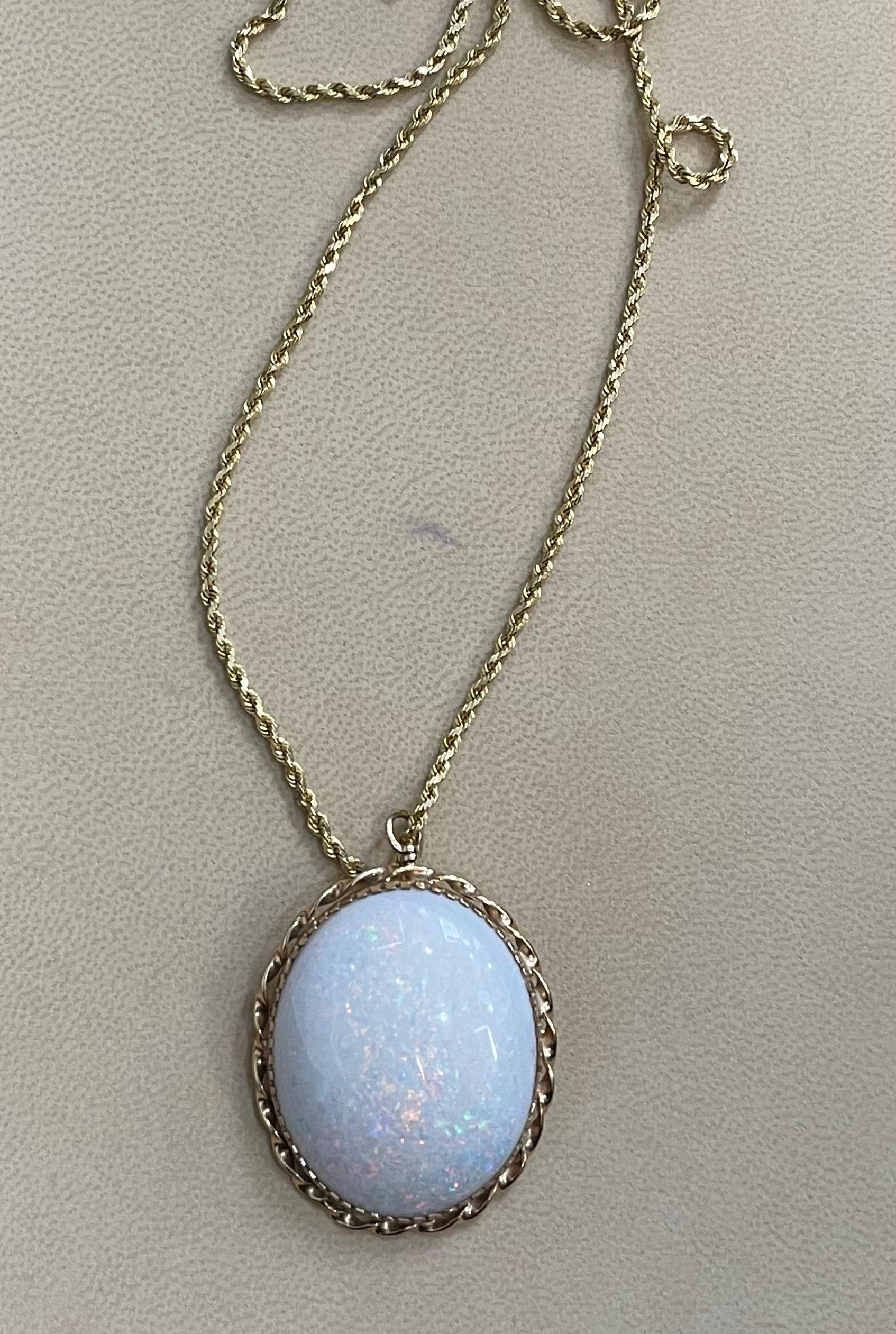 40 Carat Oval Ethiopian Opal Pin / Pendant Necklace 14 Karat Yellow Gold In Excellent Condition In New York, NY