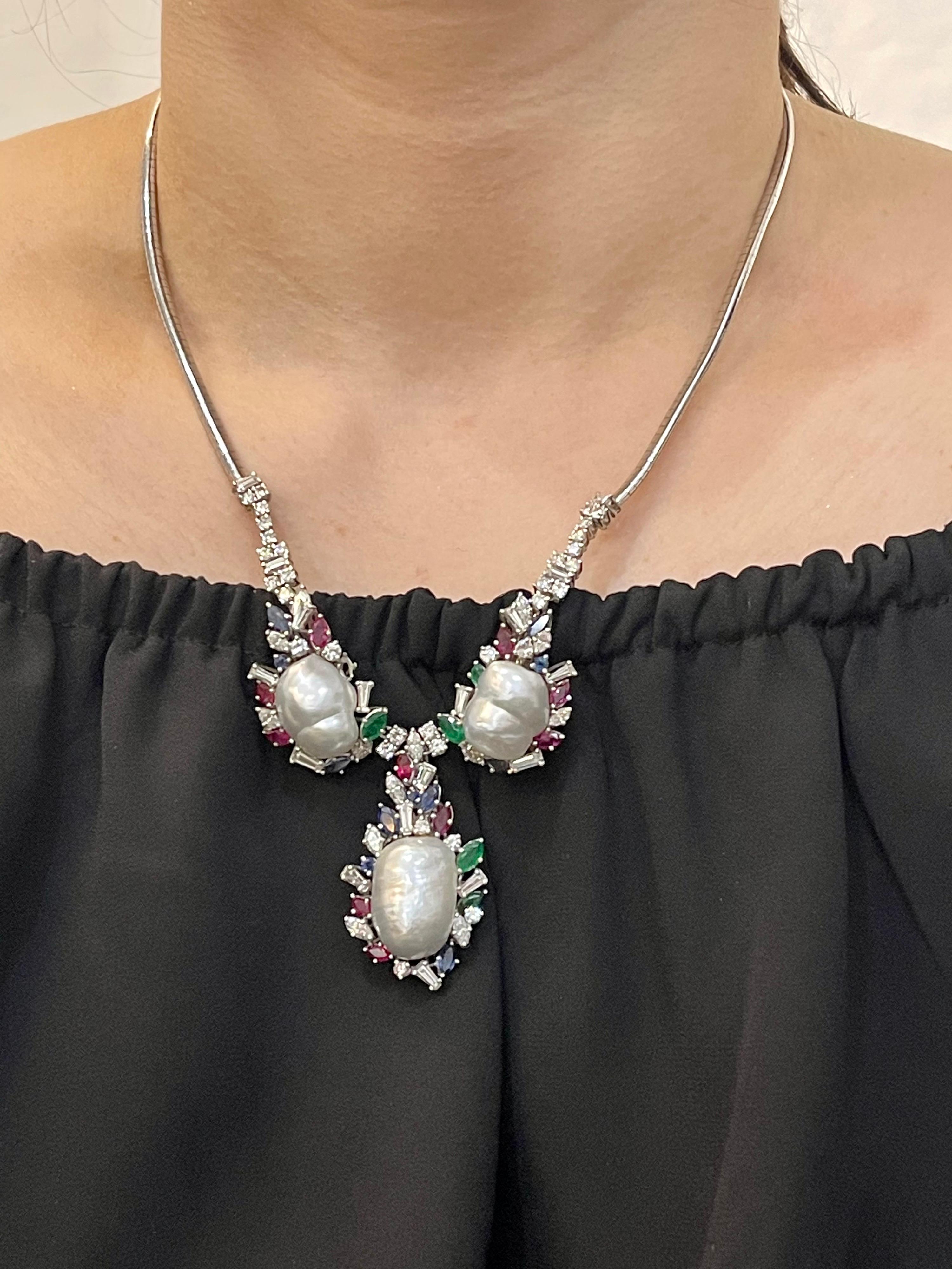 Collar Esmeralda Rubí Zafiro Diamante Perla  Engastado en oro de 18 quilates en venta 5