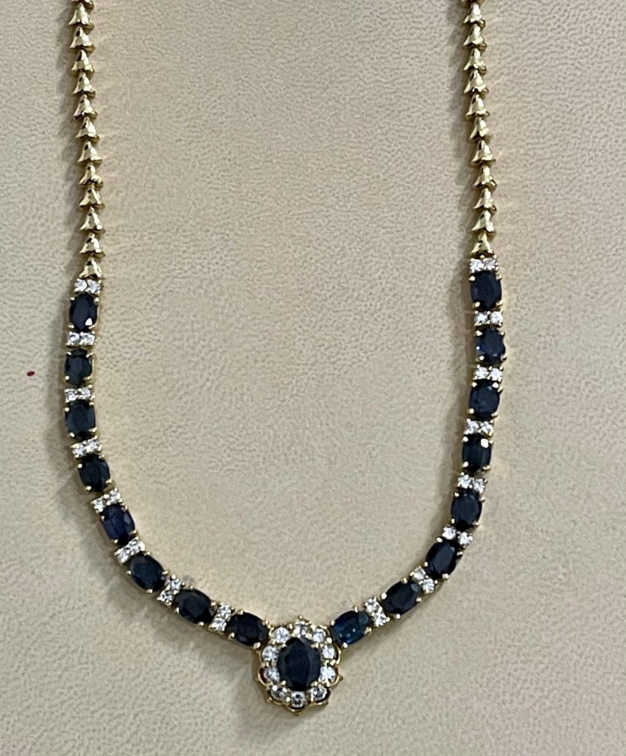 17 Carat Oval Sapphire and 3.5 Carat Diamonds Necklace 18 Karat Yellow Gold For Sale 5