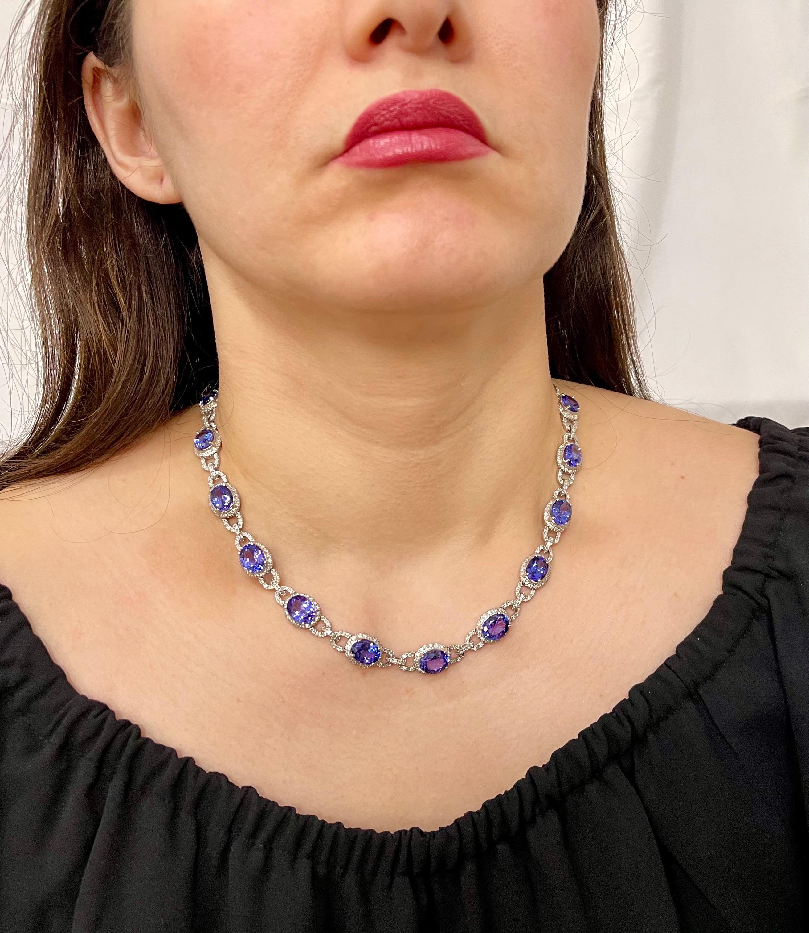 47 Carat Oval Tanzanite and 8 Carat Diamonds Necklace 18 Karat White Gold Estate For Sale 3