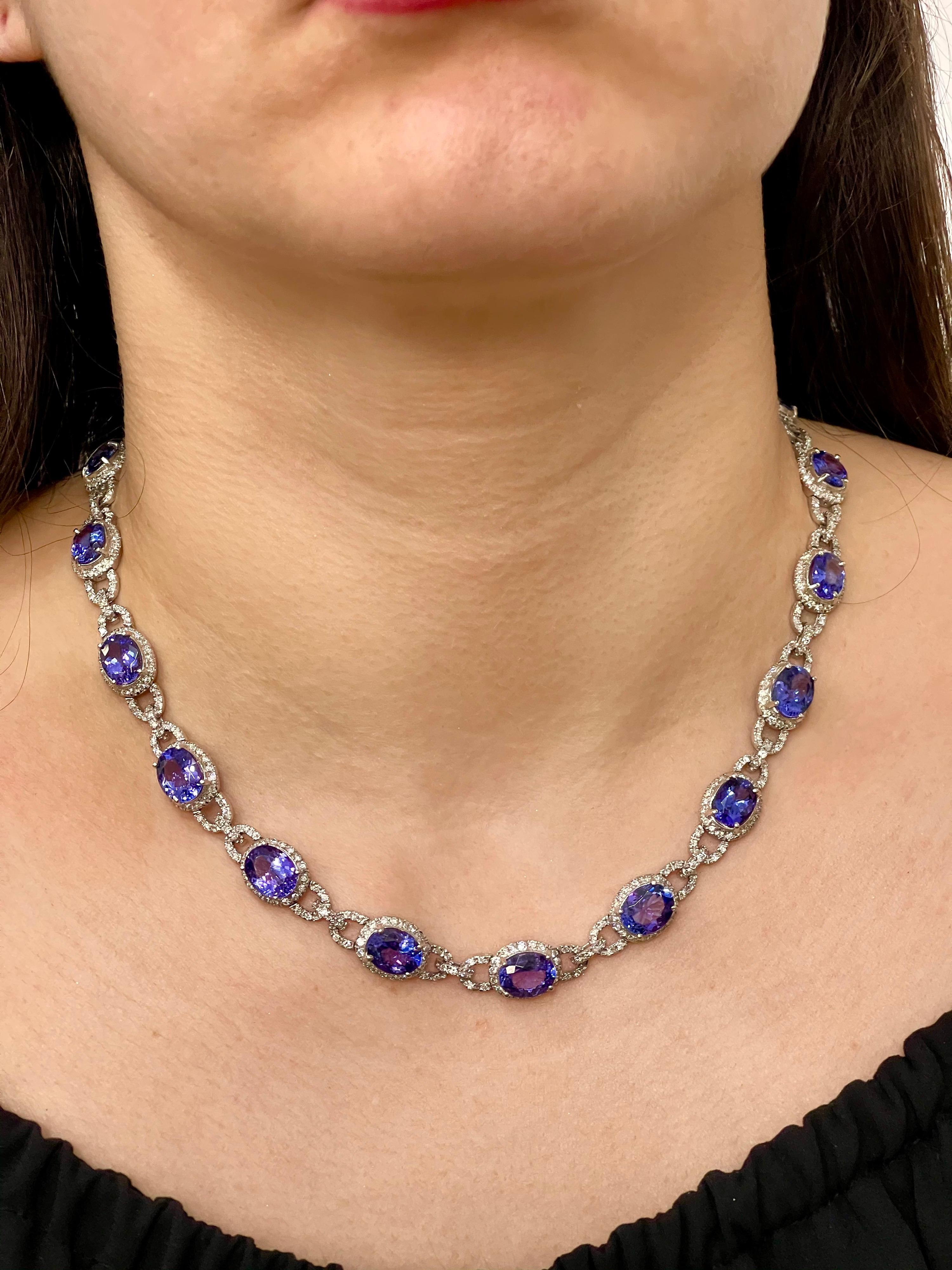 47 Carat Oval Tanzanite and 8 Carat Diamonds Necklace 18 Karat White Gold Estate For Sale 4