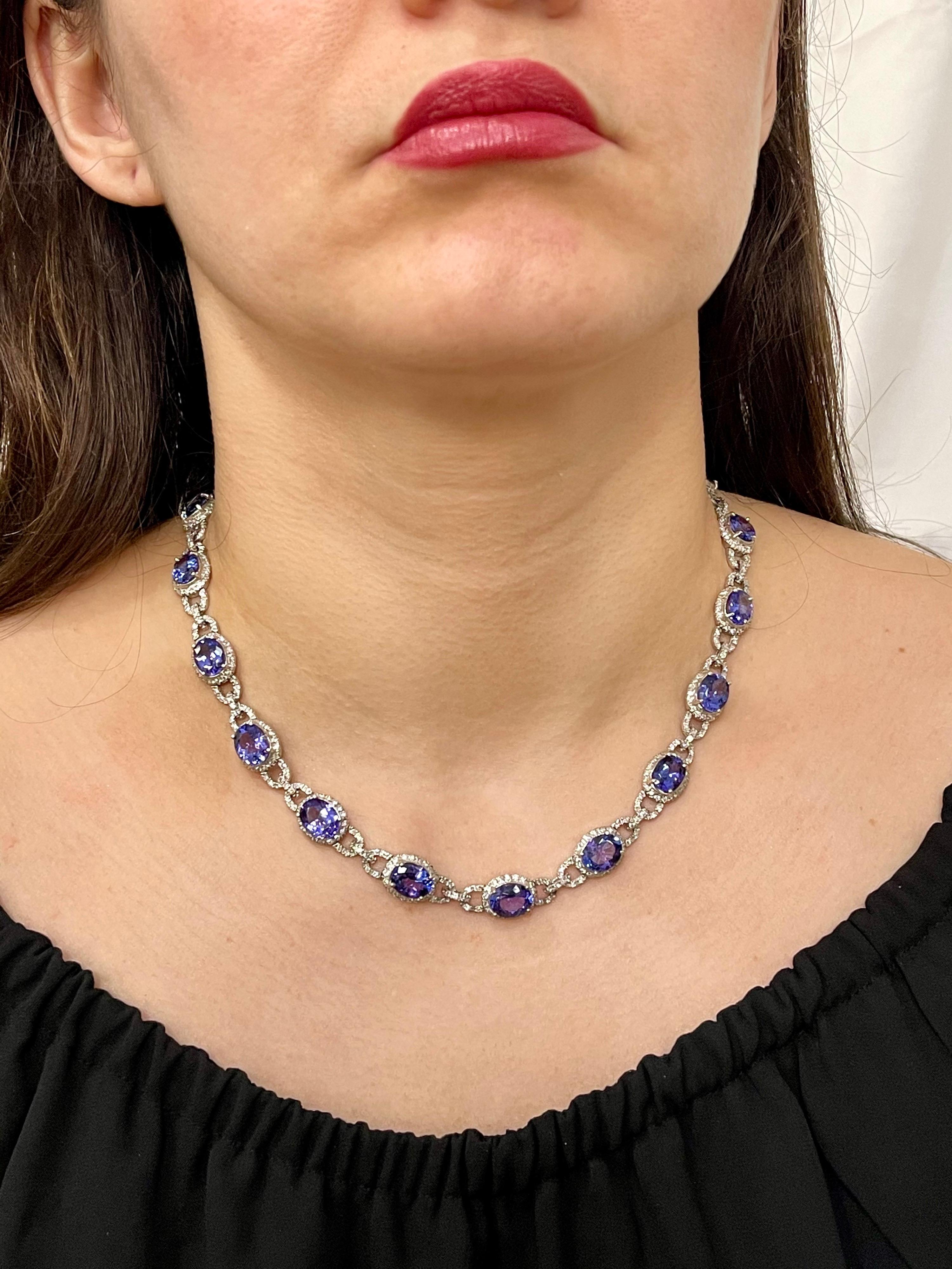 47 Carat Oval Tanzanite and 8 Carat Diamonds Necklace 18 Karat White Gold Estate For Sale 5